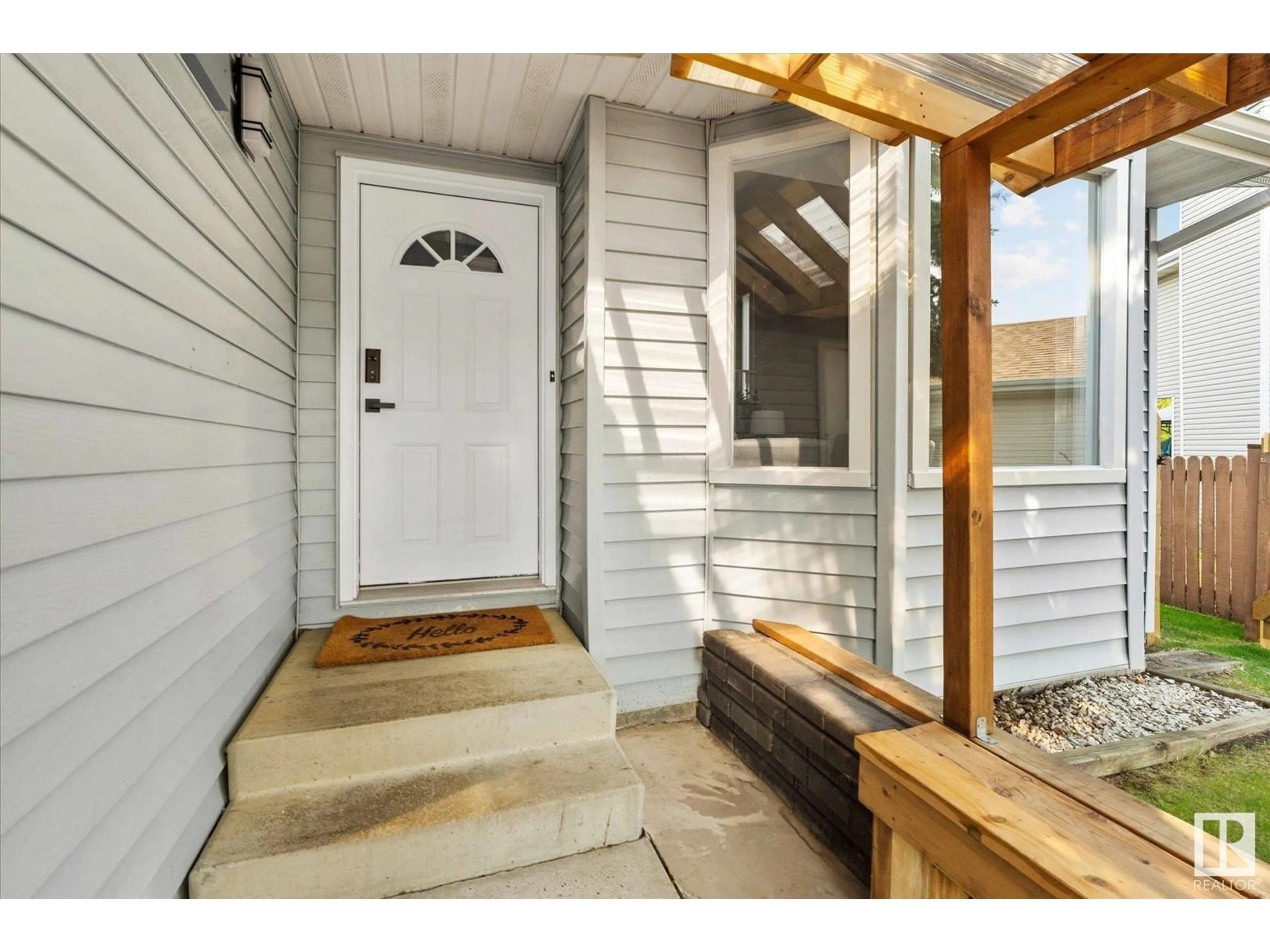 Indoor entryway for 17 GRASSVIEW CR, Spruce Grove Alberta T7X3H3