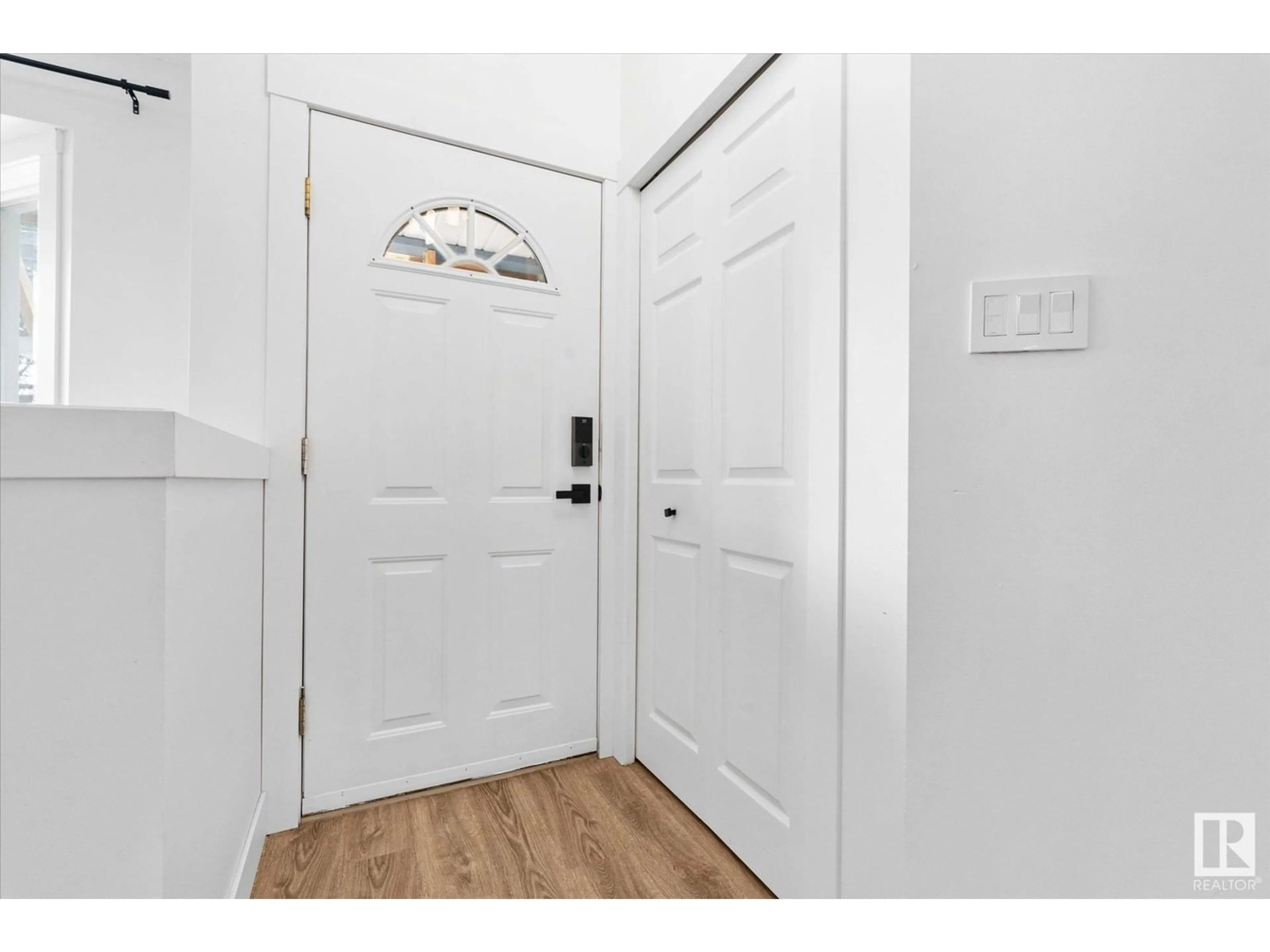 Indoor entryway for 17 GRASSVIEW CR, Spruce Grove Alberta T7X3H3