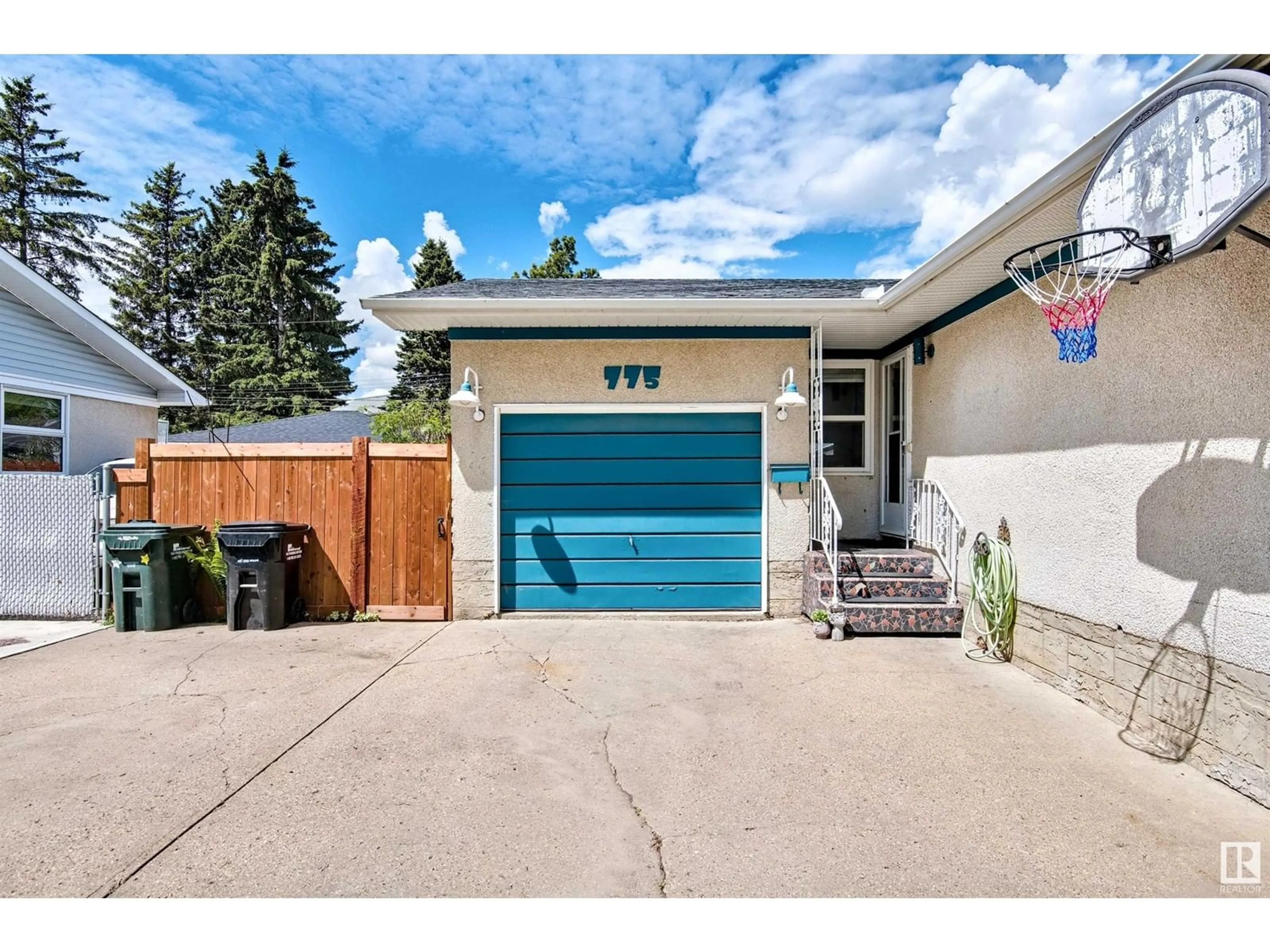 Indoor garage for 775 ALDER AV, Sherwood Park Alberta T9A1V1