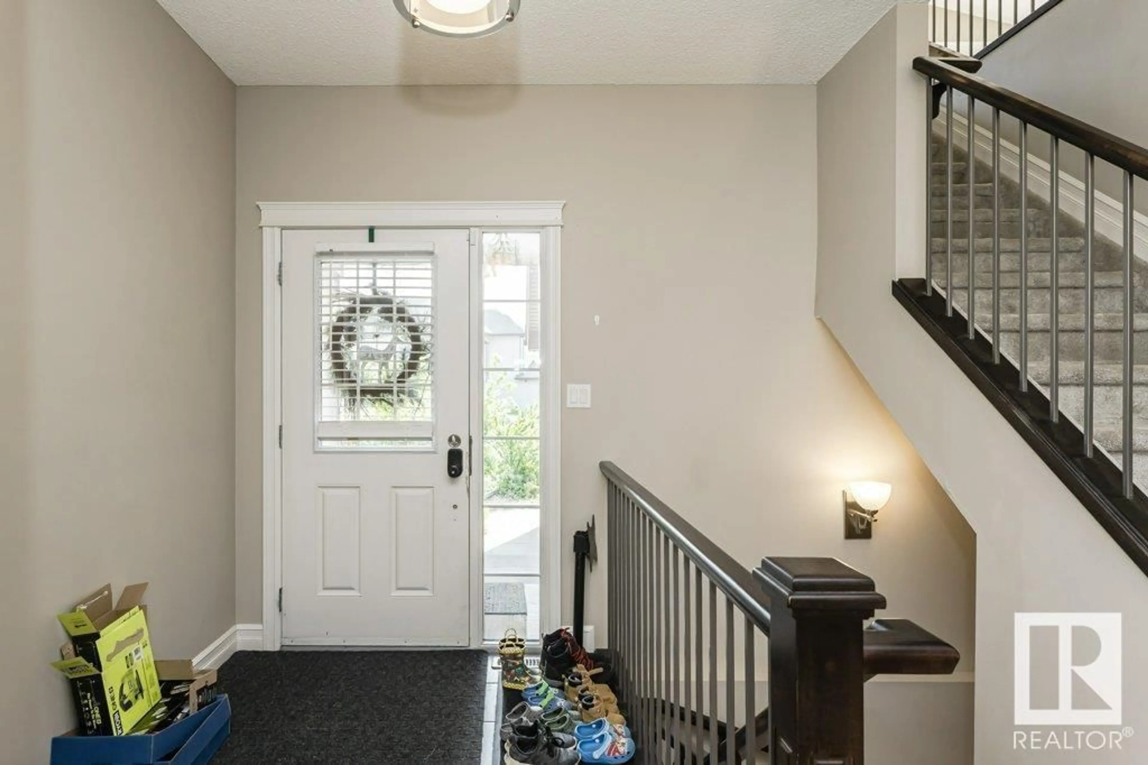 Indoor entryway for NW - 1920 33B ST, Edmonton Alberta T6T0L3