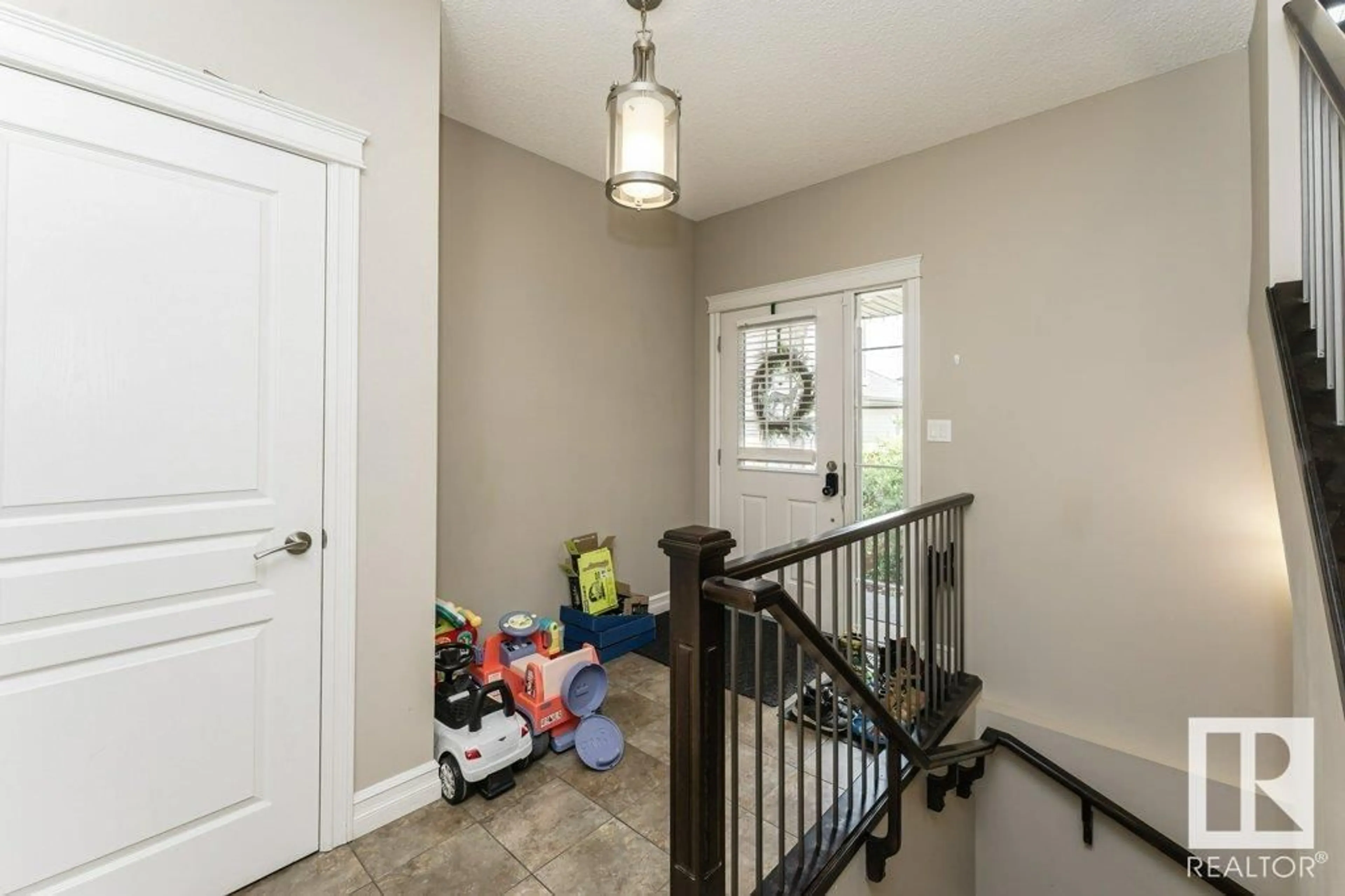 Indoor entryway for NW - 1920 33B ST, Edmonton Alberta T6T0L3