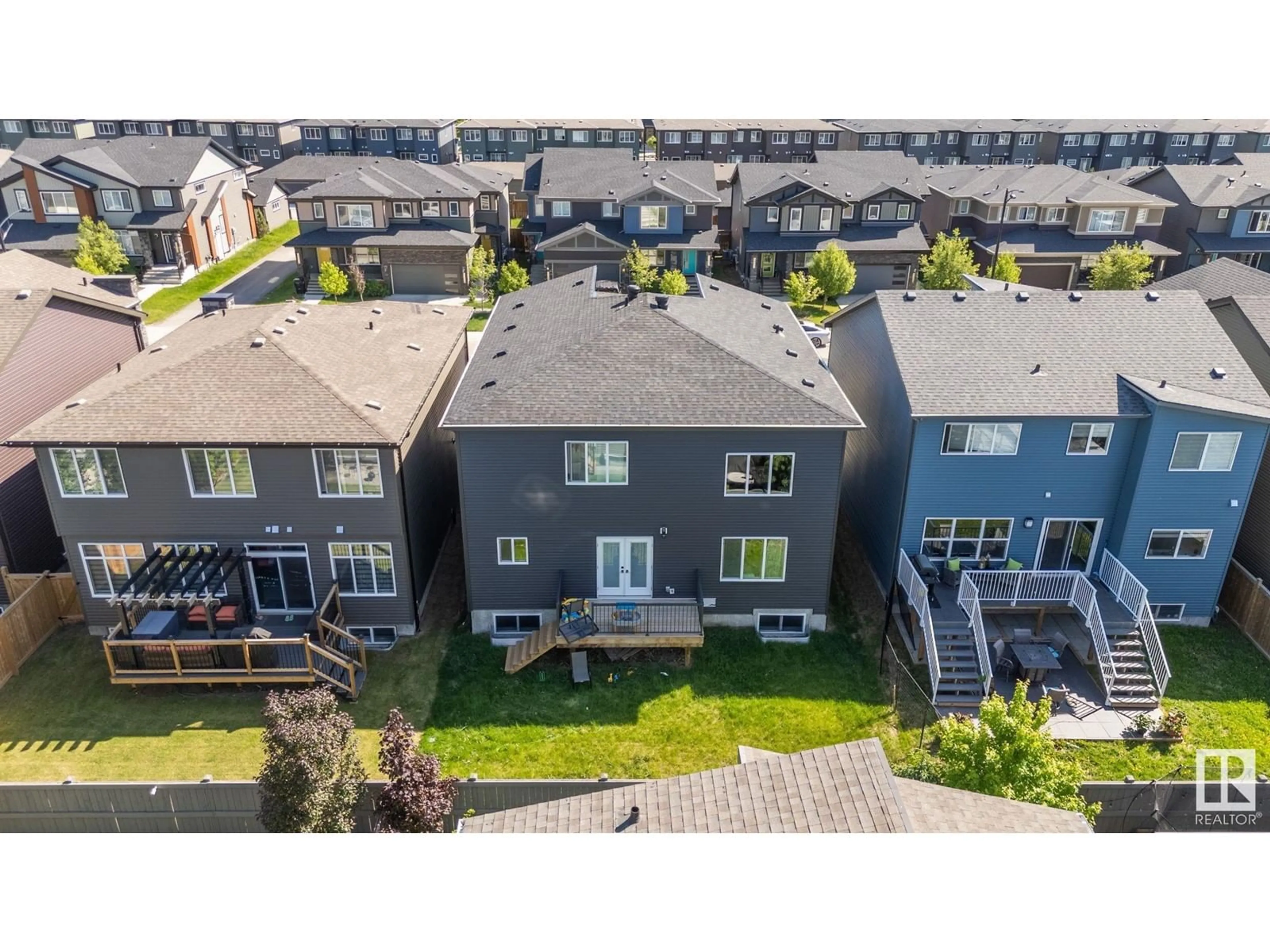 A pic from outside/outdoor area/front of a property/back of a property/a pic from drone, unknown for SW - 6474 KING WD, Edmonton Alberta T6W1A5