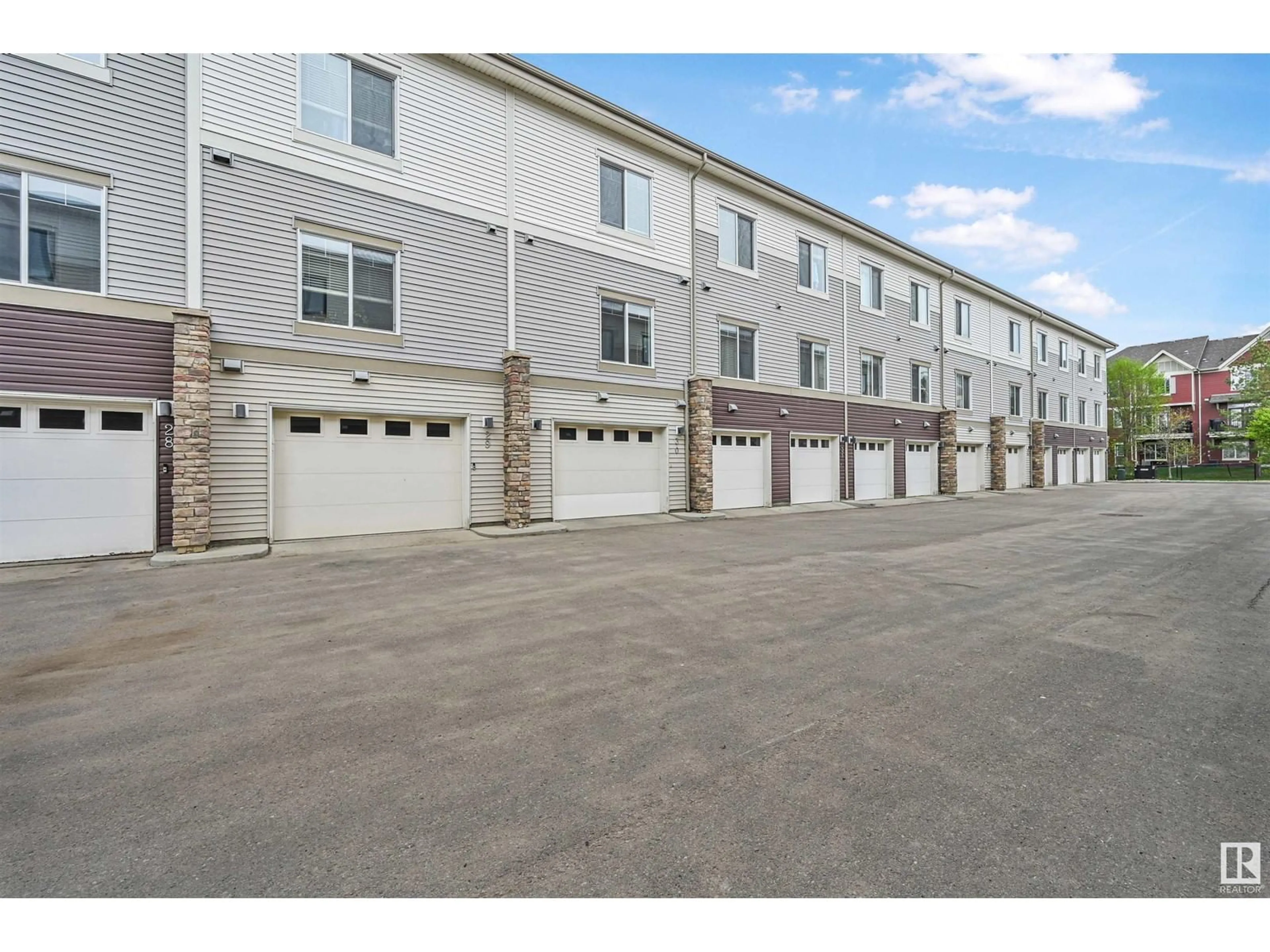 Indoor garage for 30 804 WELSH DR SW, Edmonton Alberta T6T1A6