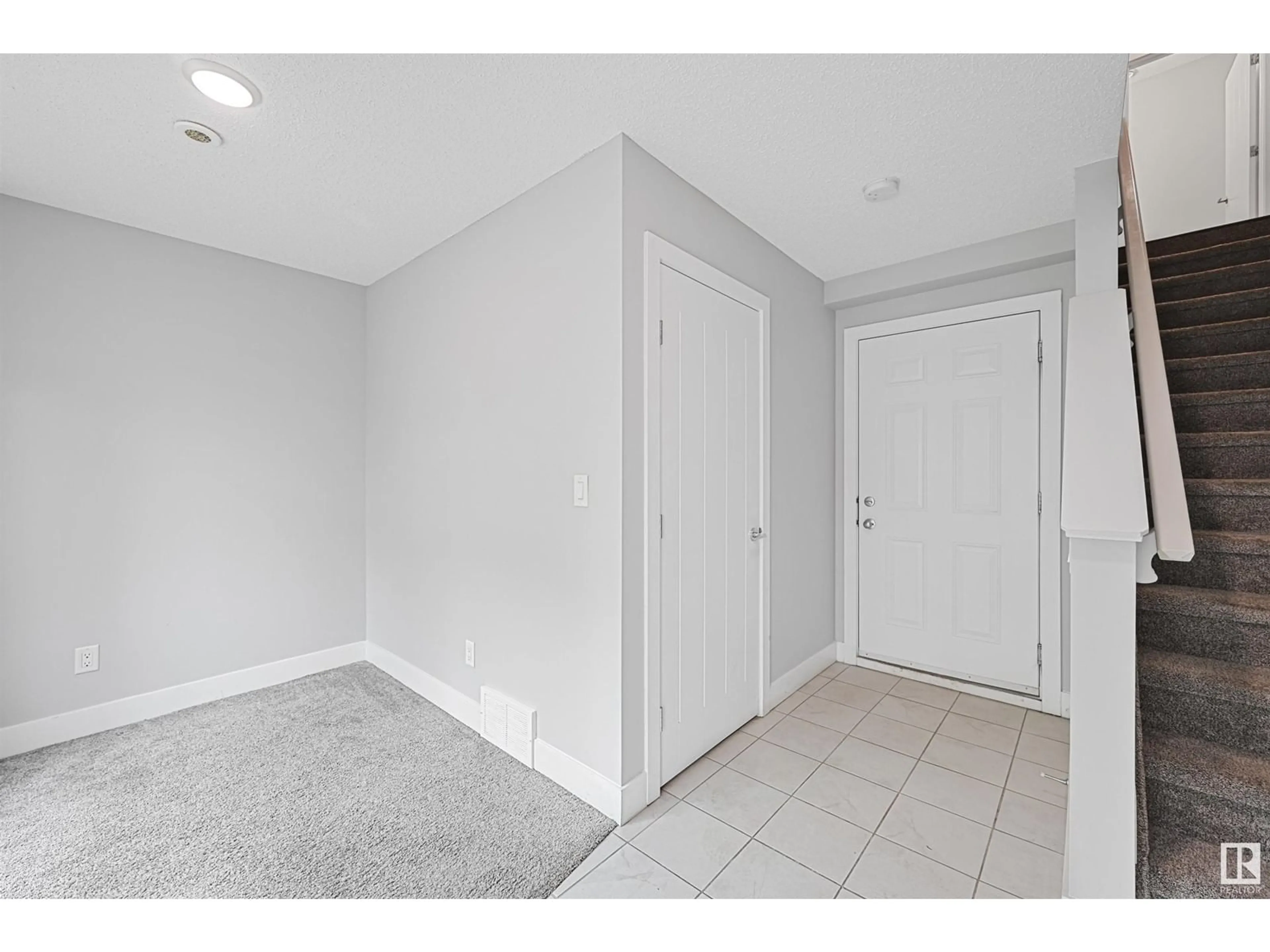 Indoor entryway for 30 804 WELSH DR SW, Edmonton Alberta T6T1A6