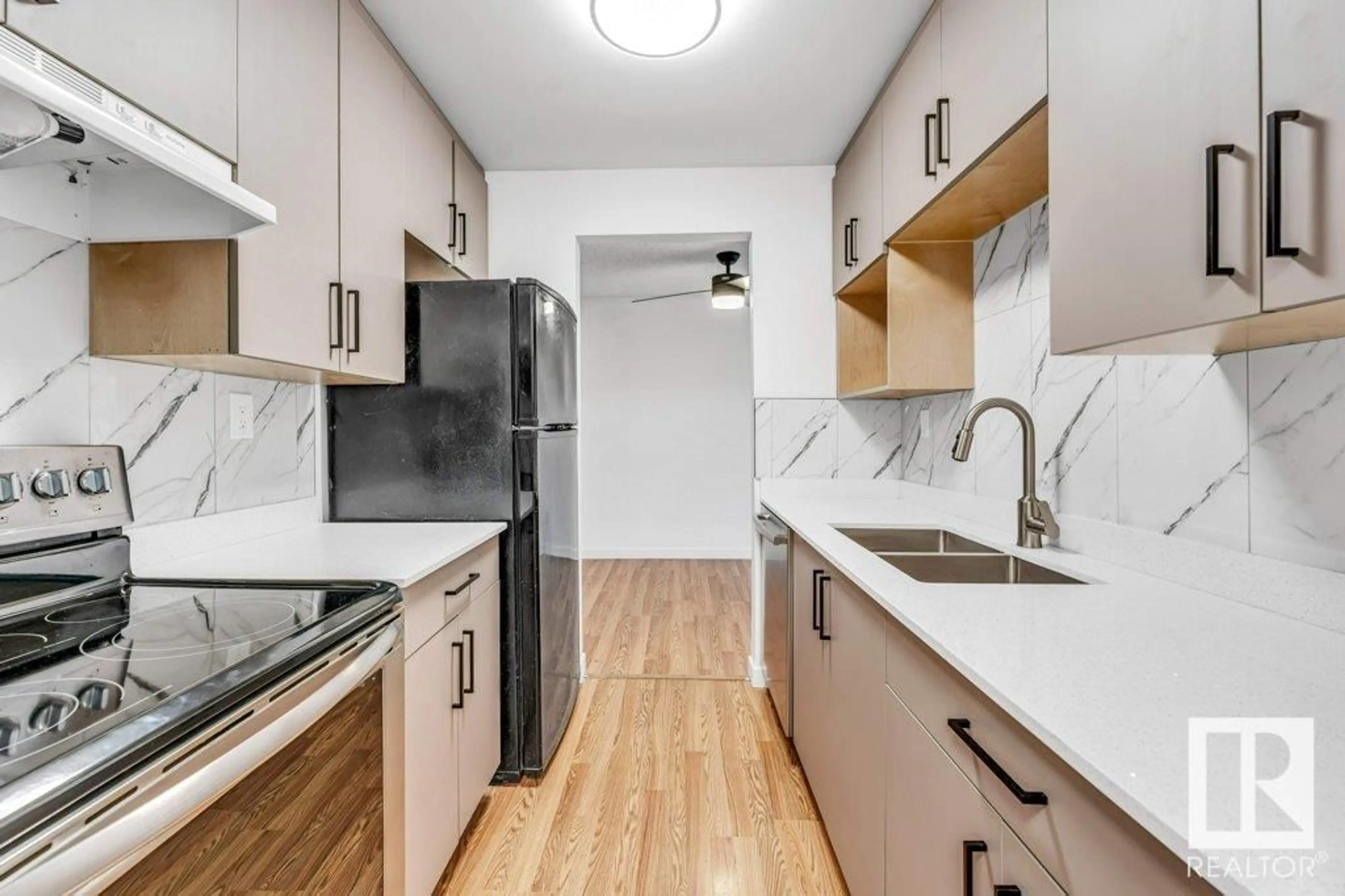 Standard kitchen, unknown for 311 - 1620 48 ST, Edmonton Alberta T6L5B1