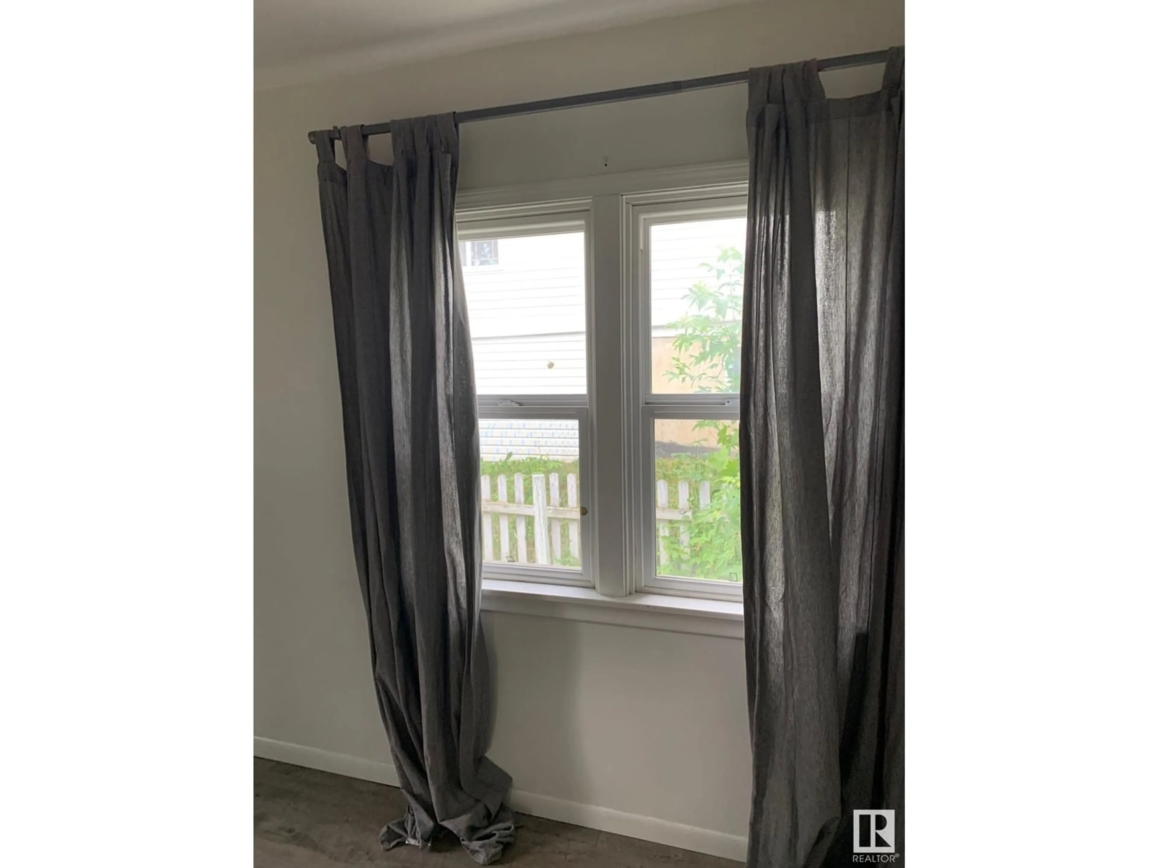 A pic of a room for 5210 48 AV, Athabasca Town Alberta T9S1K6