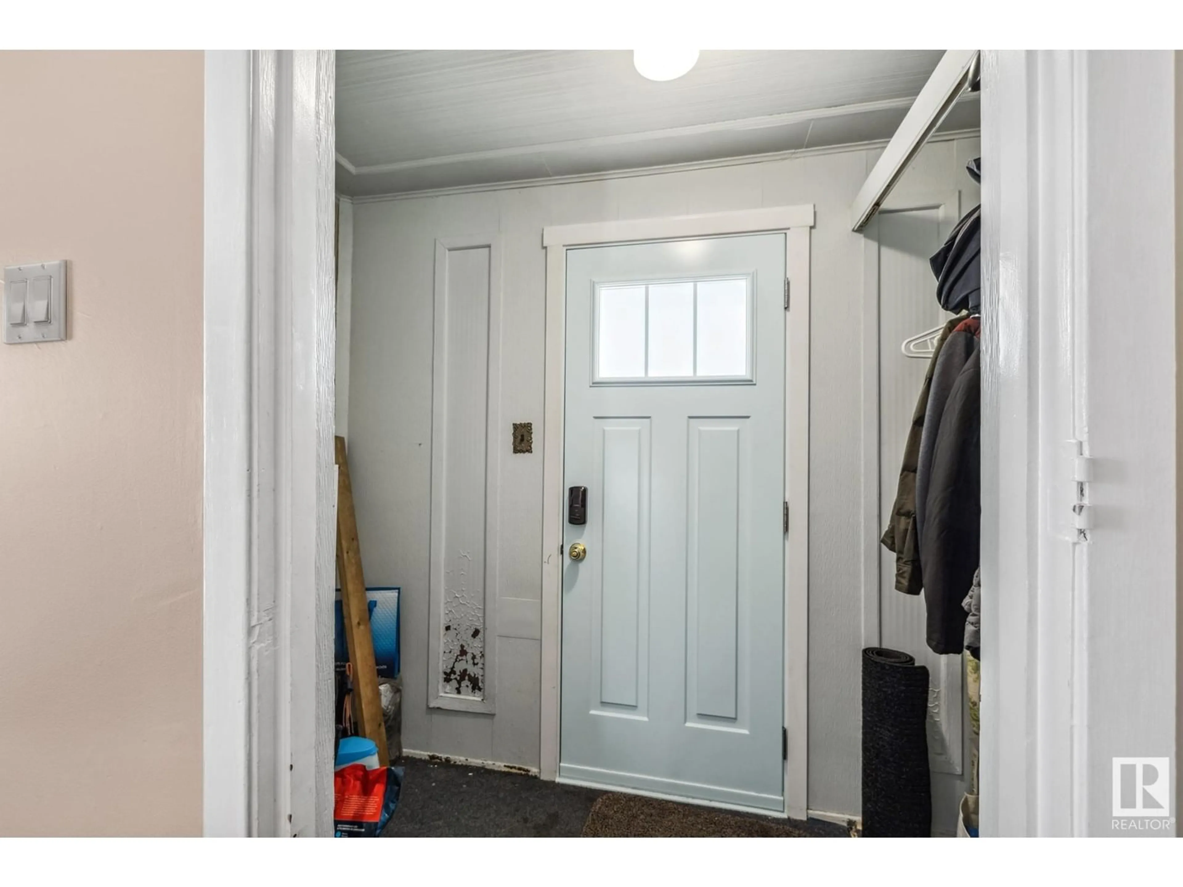 Indoor entryway for NW - 11607 87 ST, Edmonton Alberta T5B3M6