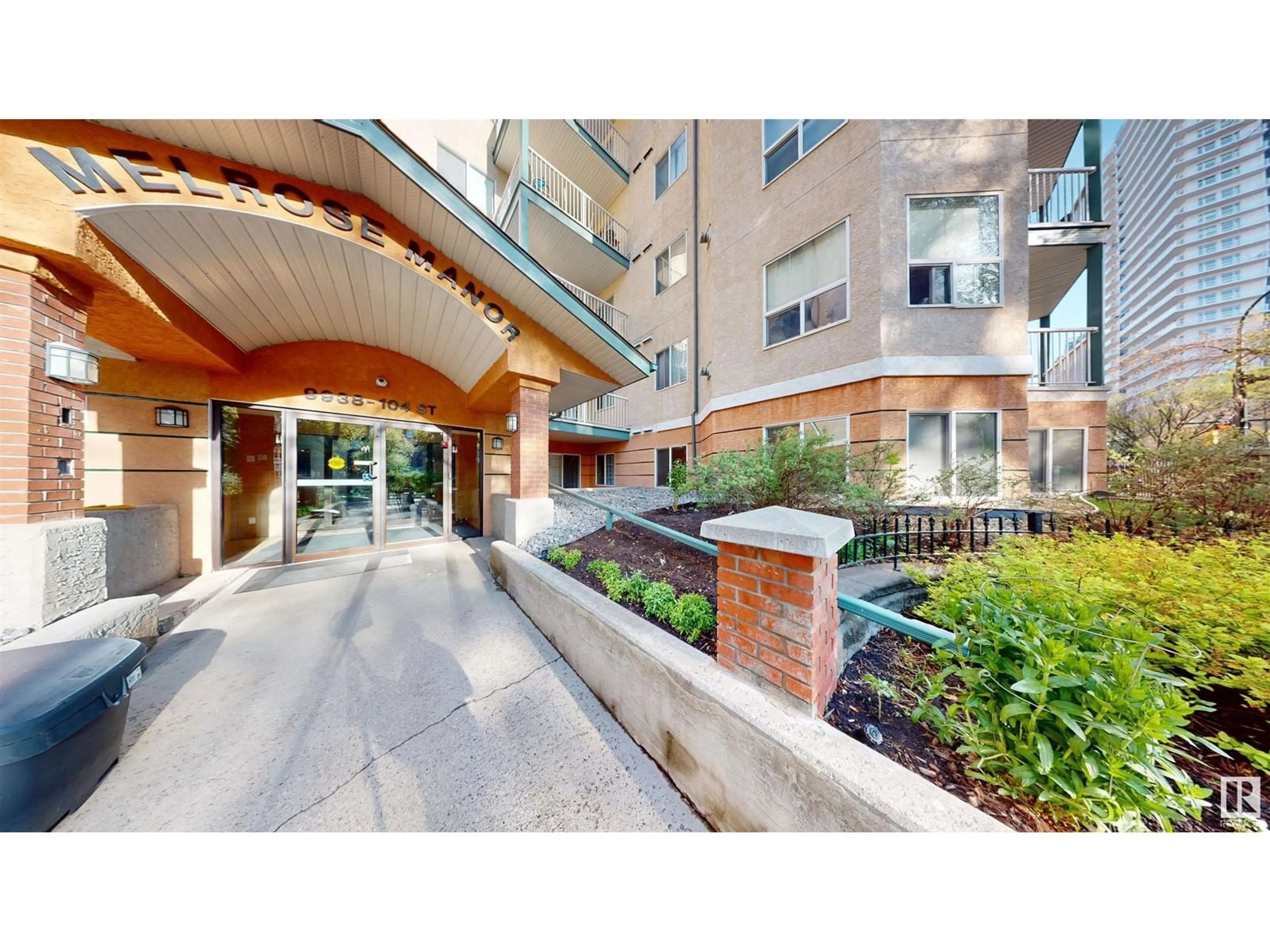 Indoor foyer for #115 - 9938 104 ST, Edmonton Alberta T5K2X7