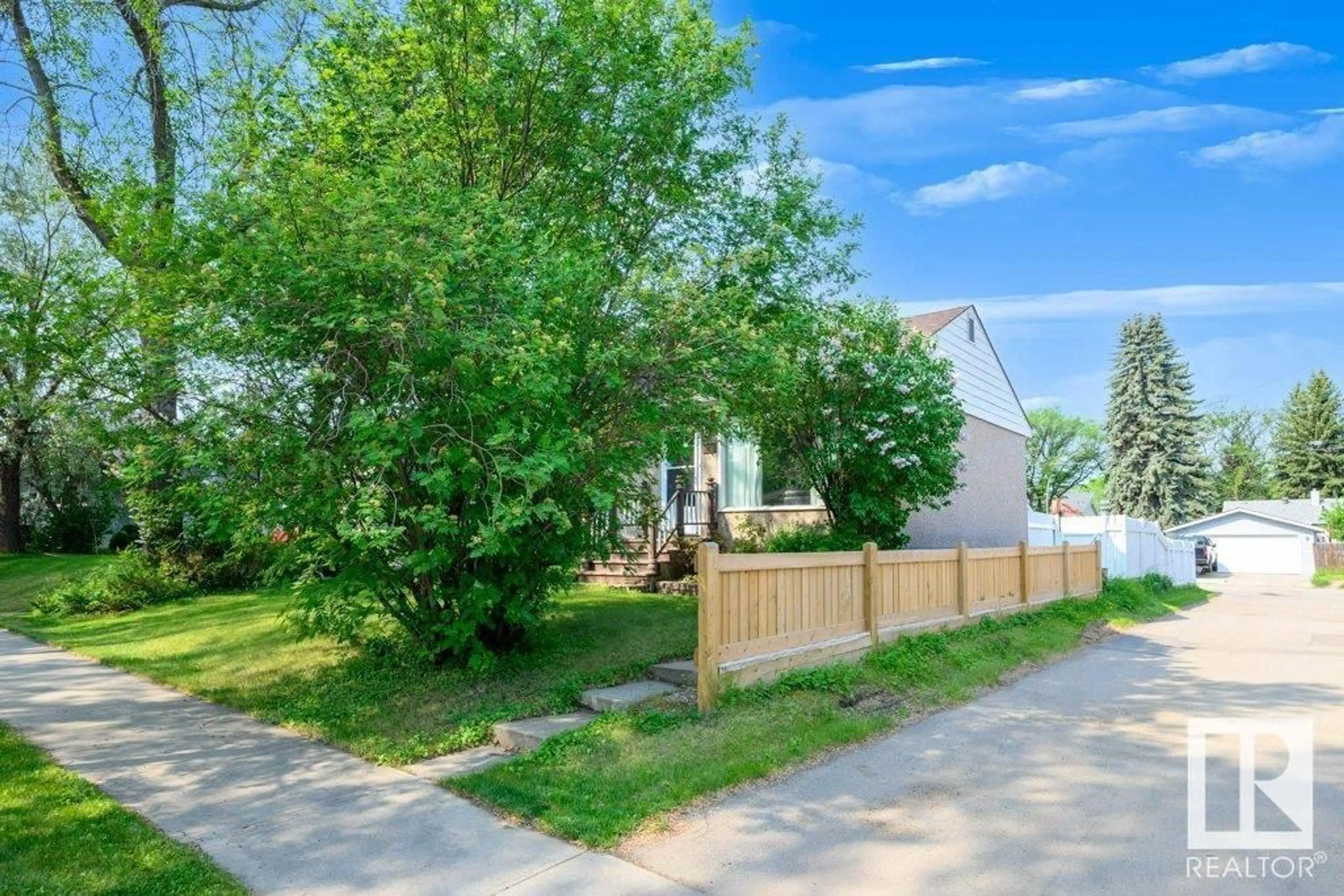 A pic from outside/outdoor area/front of a property/back of a property/a pic from drone, street for NW - 8658 77 ST, Edmonton Alberta T6C2L8