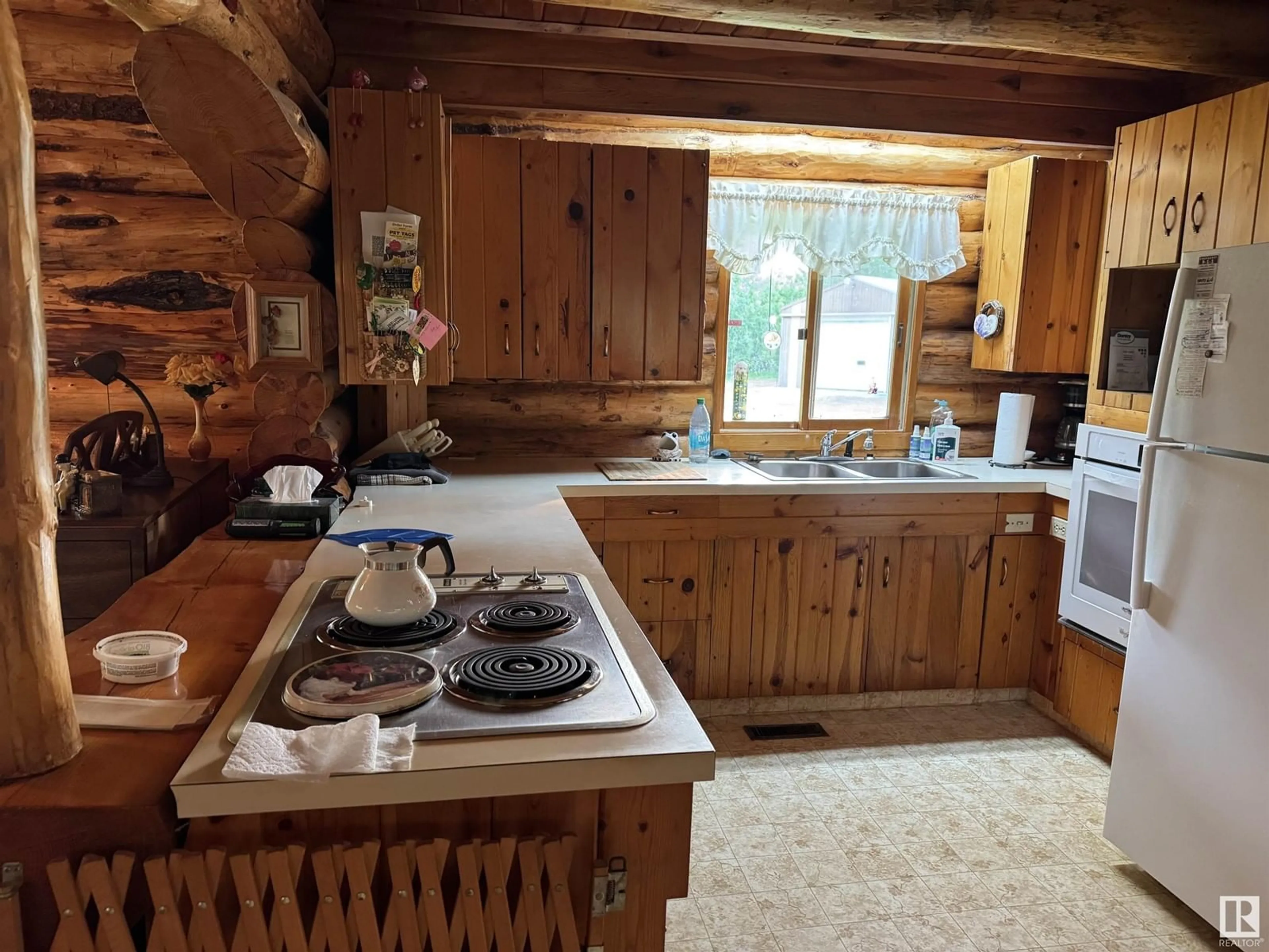 Rustic kitchen, unknown for 4017 HWY 616, Rural Brazeau County Alberta T0C0P0