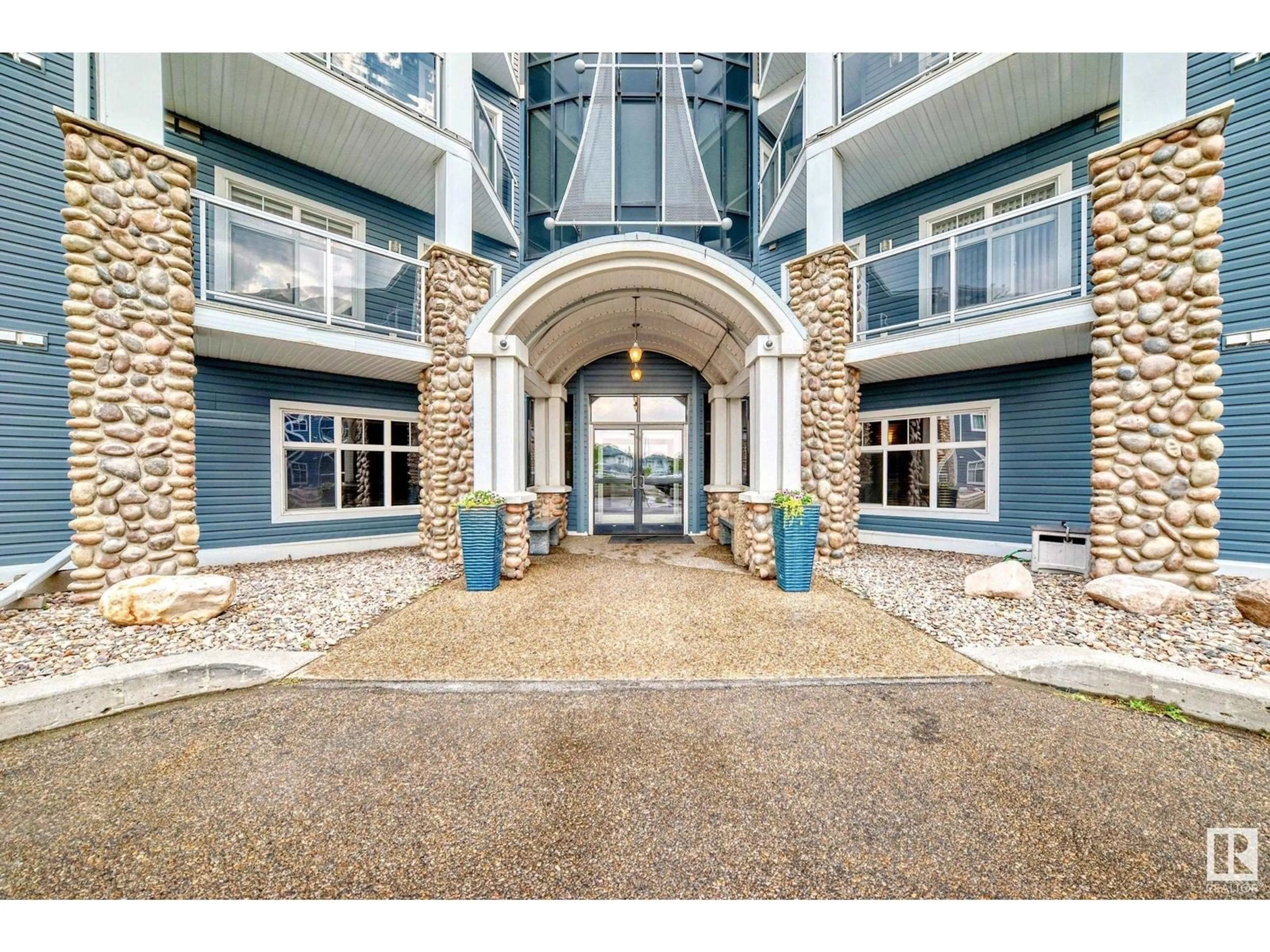 Indoor foyer for #435 - 16035 132 ST NW, Edmonton Alberta T6V0B4