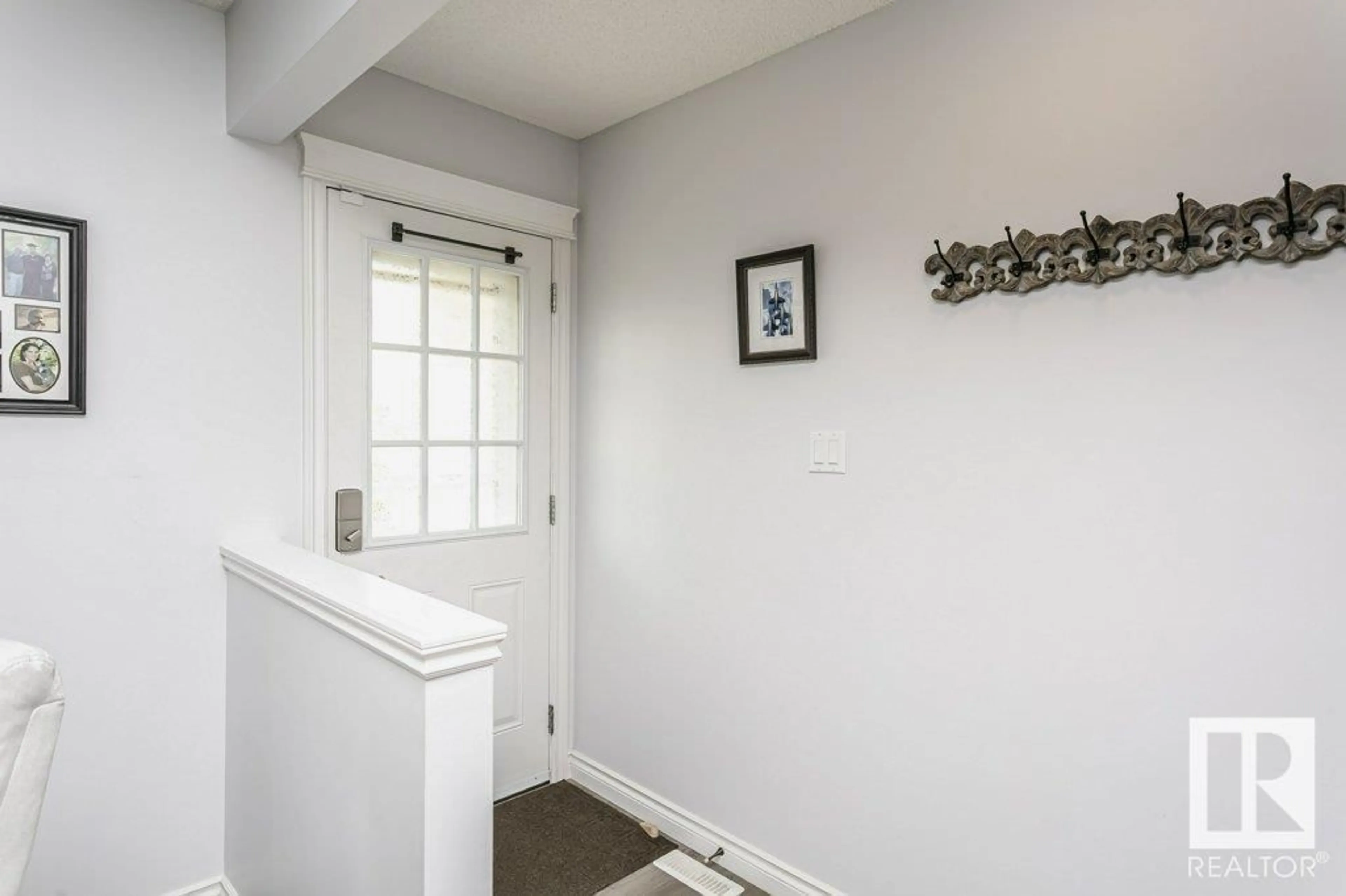 Indoor entryway for NW - 8613 29 AV, Edmonton Alberta T6K2X5