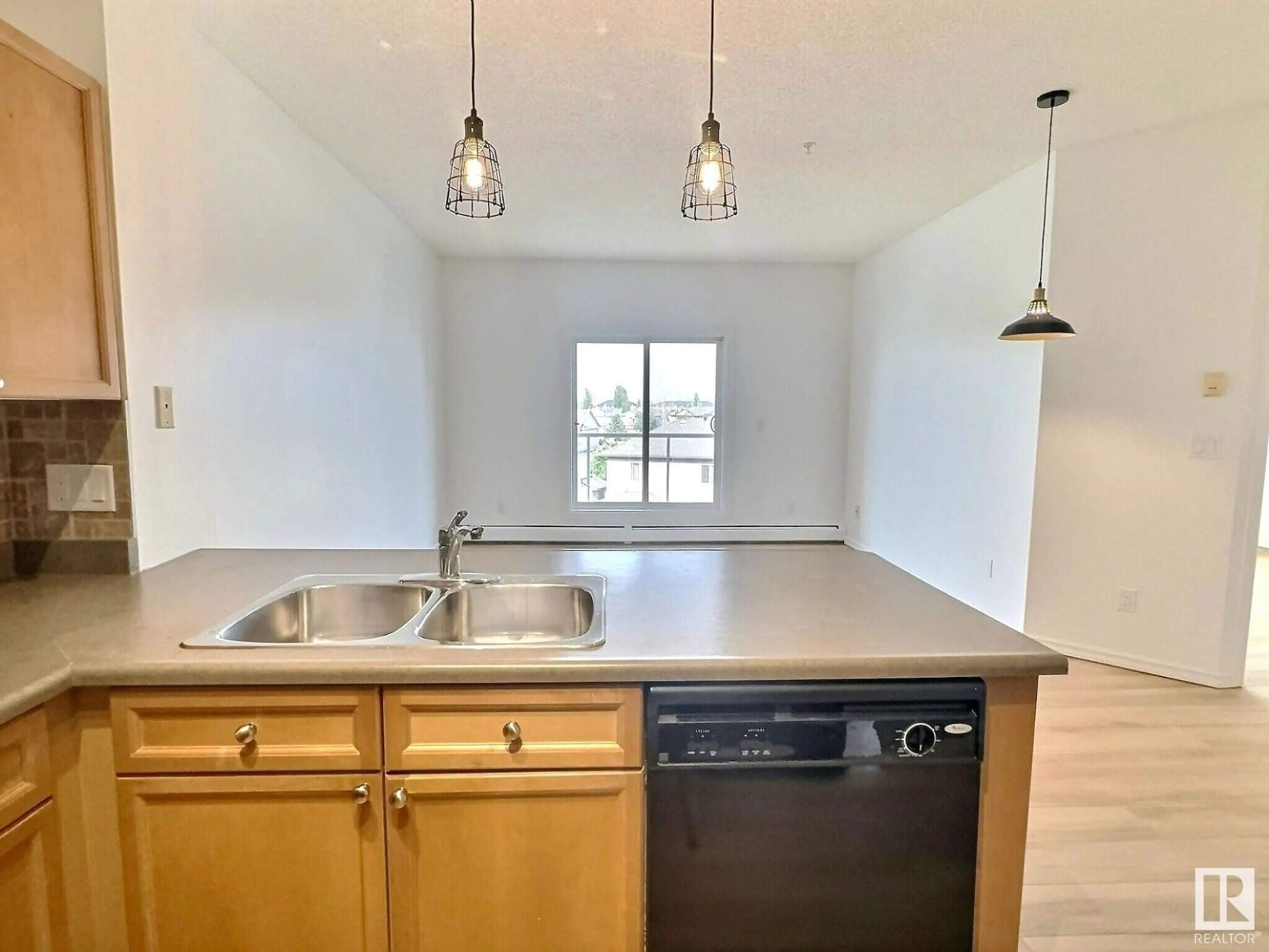 Standard kitchen, unknown for #319 - 226 MACEWAN RD, Edmonton Alberta T6W0L5