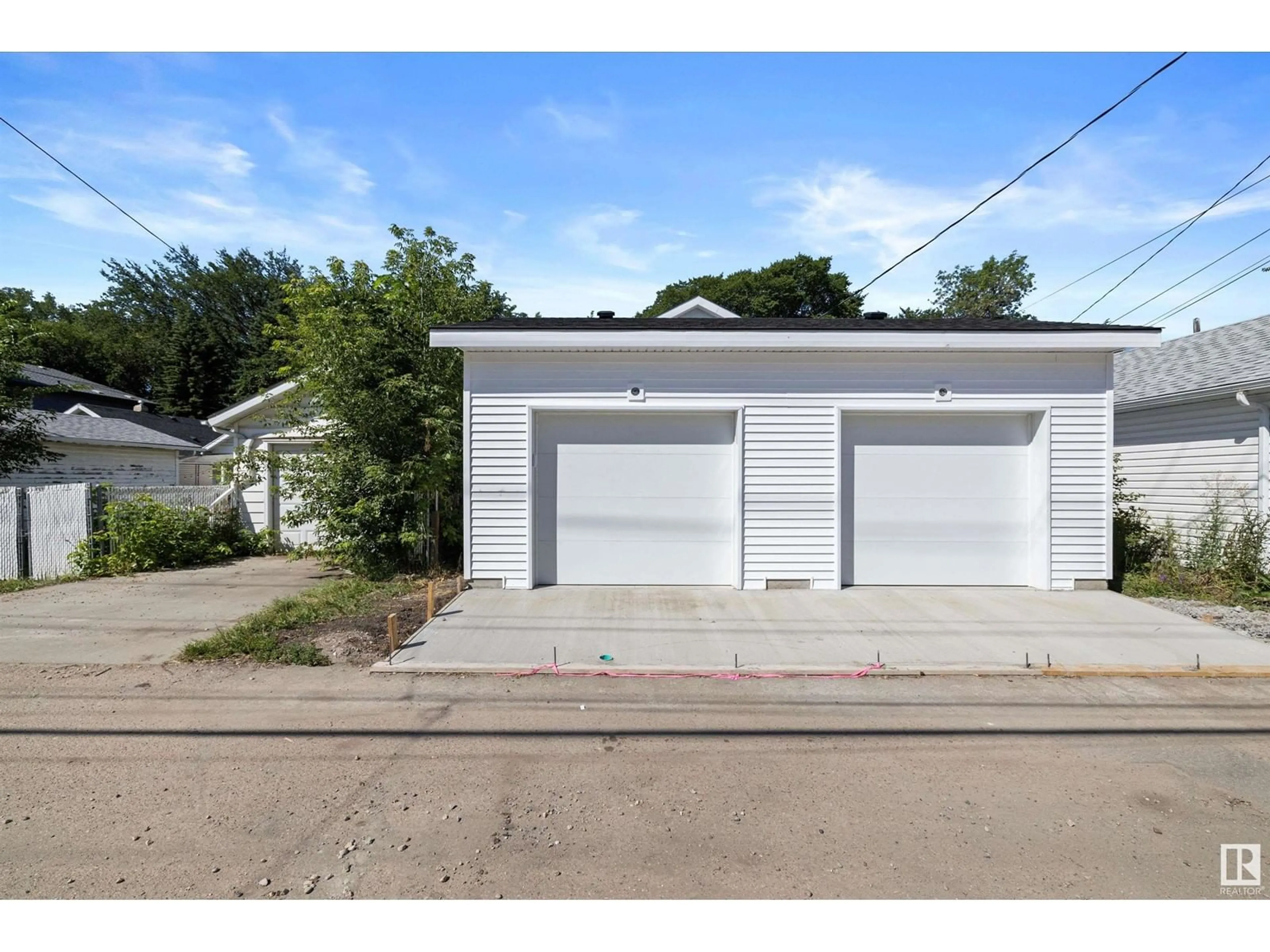 Indoor garage for 11338 89 ST, Edmonton Alberta T5B3T6