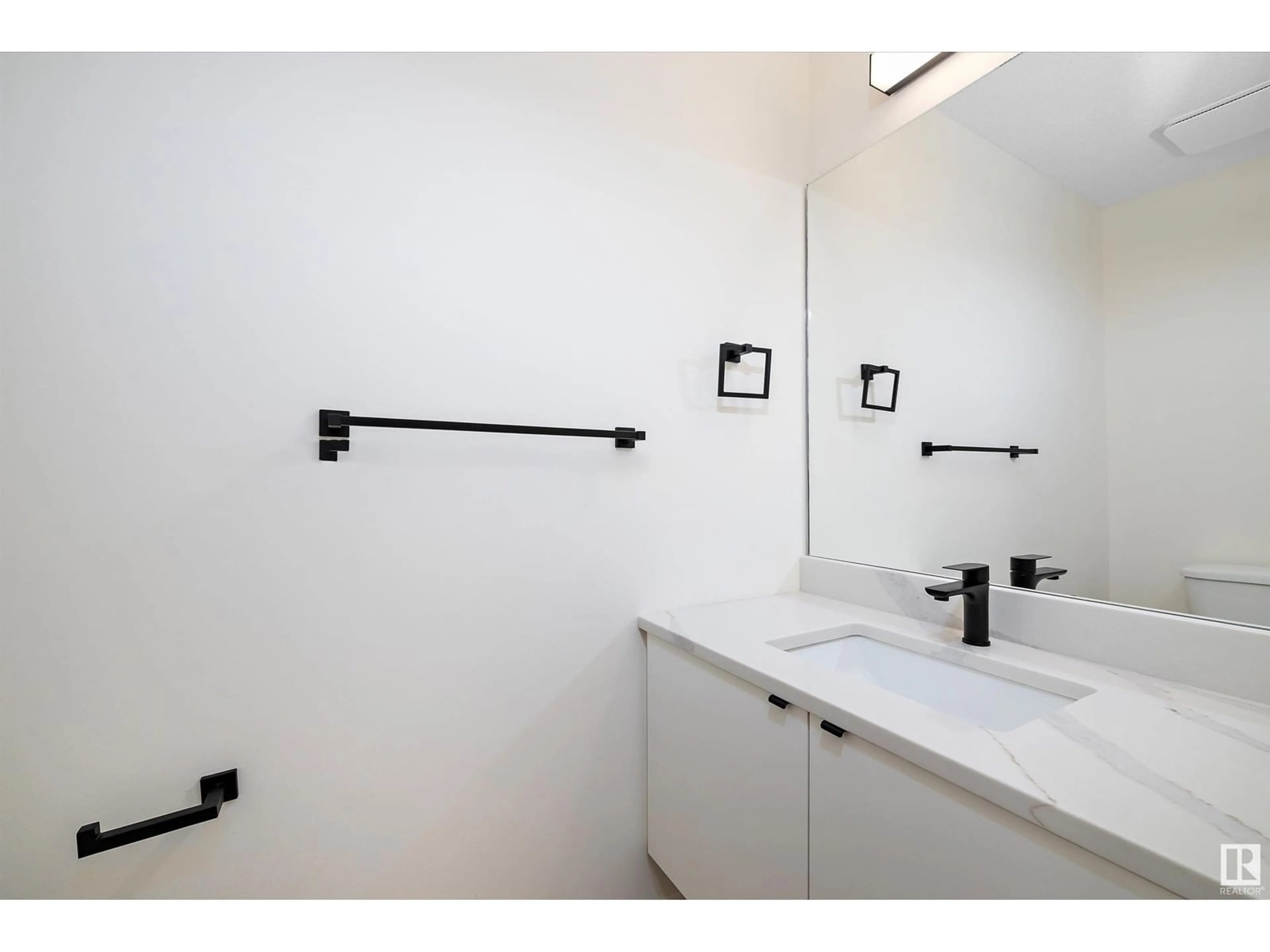 Standard bathroom, ceramic/tile floor for 11338 89 ST, Edmonton Alberta T5B3T6