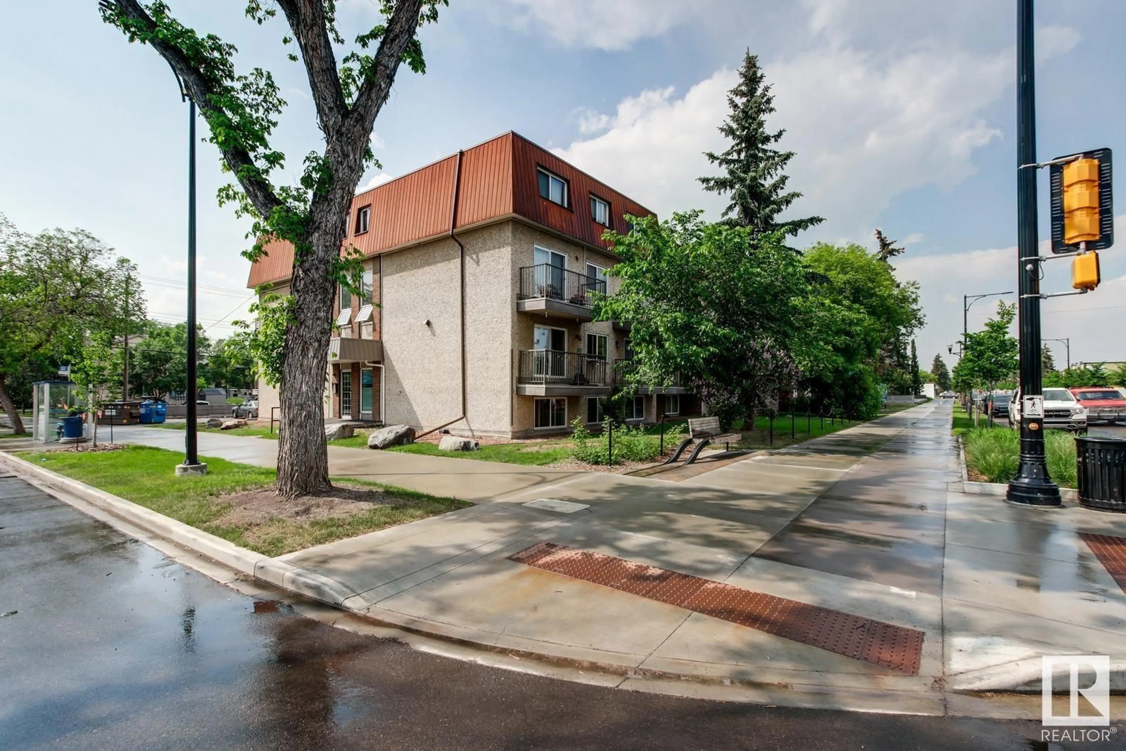 Patio, street for #102 - 12404 114 AV, Edmonton Alberta T5M3M8