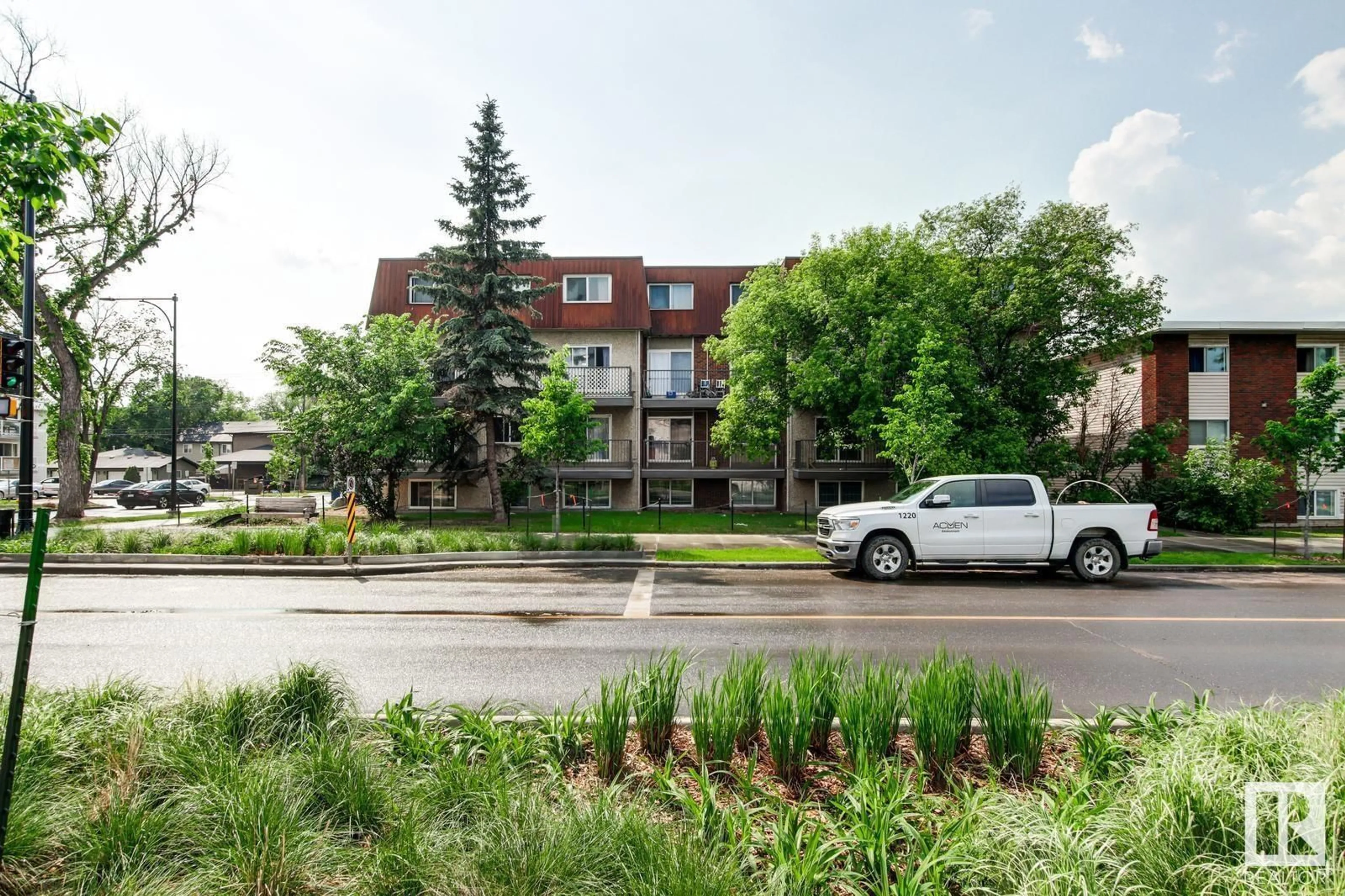 Patio, street for #102 - 12404 114 AV, Edmonton Alberta T5M3M8