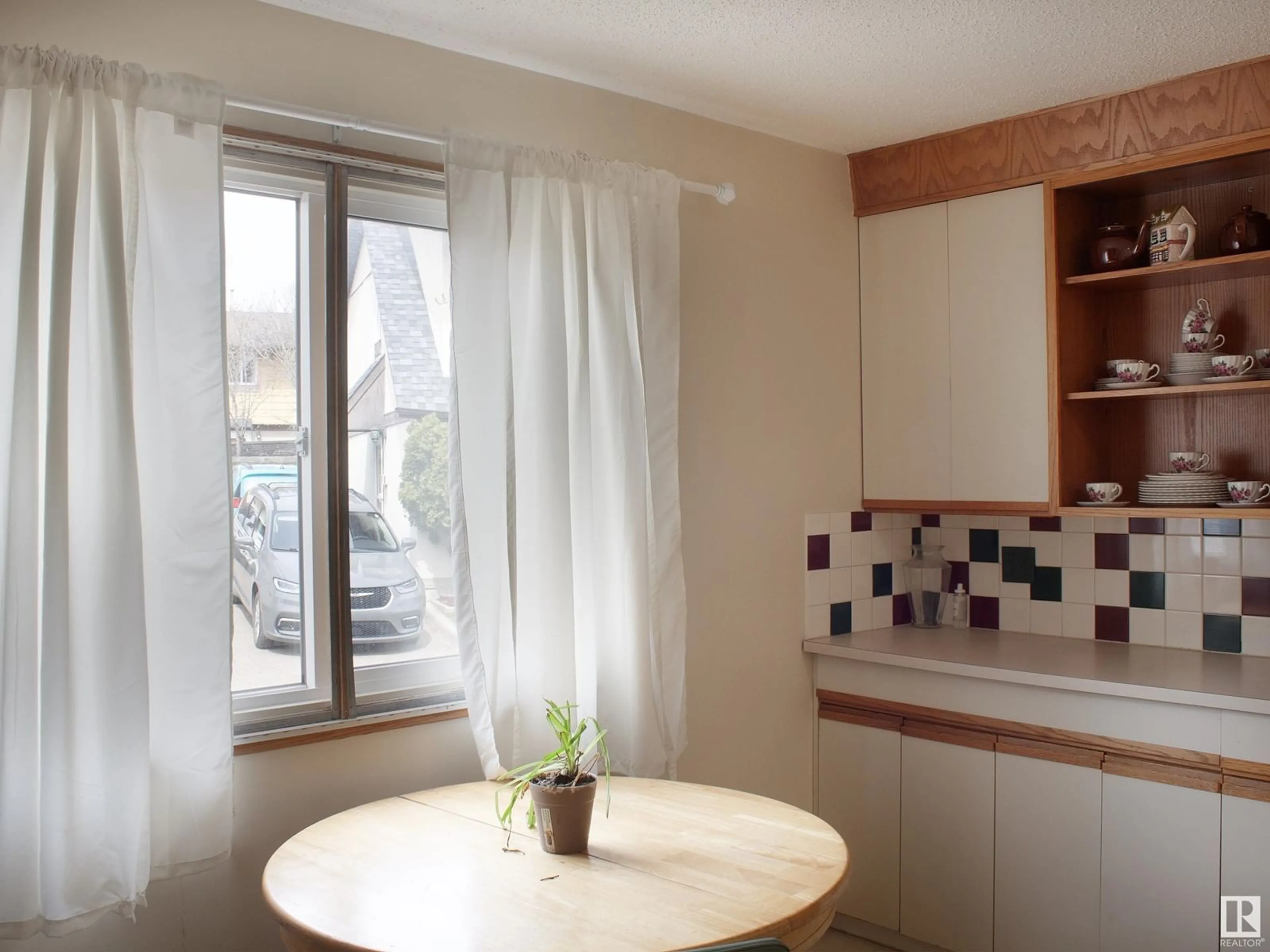 Standard kitchen, wood/laminate floor for 121 WOODSTOCK NW, Edmonton Alberta T5T0H6