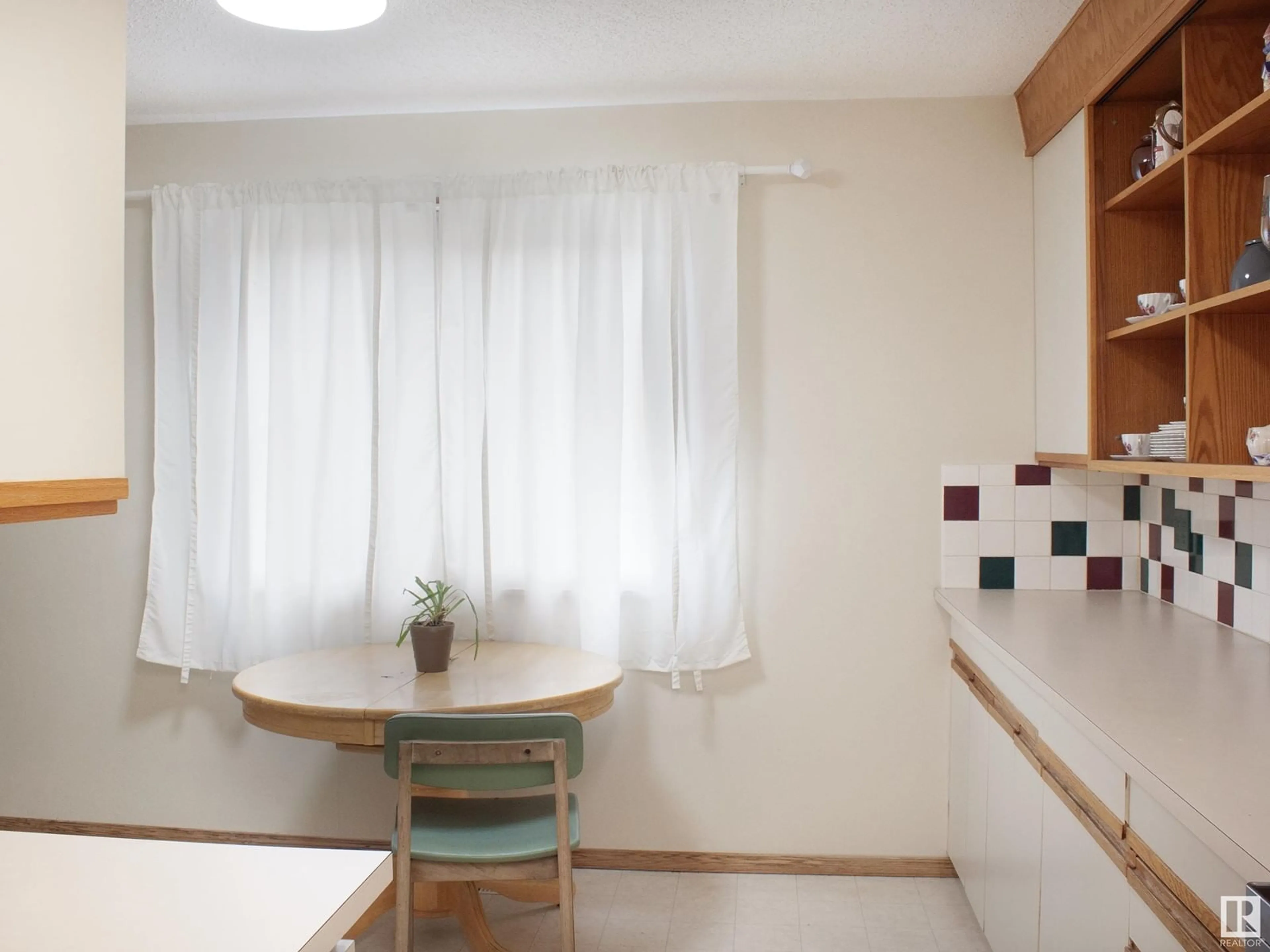 Unknown for 121 WOODSTOCK NW, Edmonton Alberta T5T0H6
