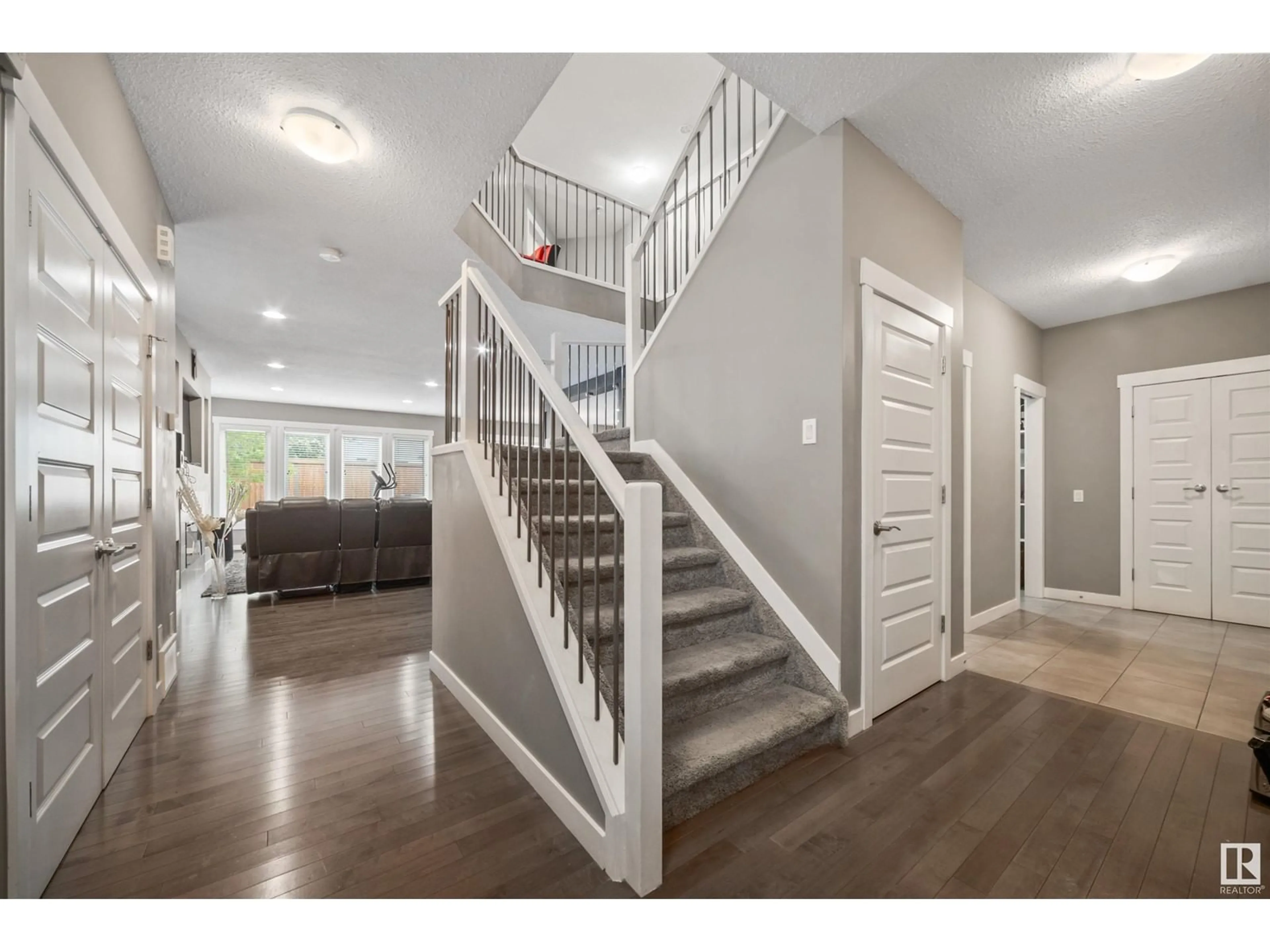 Indoor entryway for 20641 97A AV, Edmonton Alberta T5T4V6