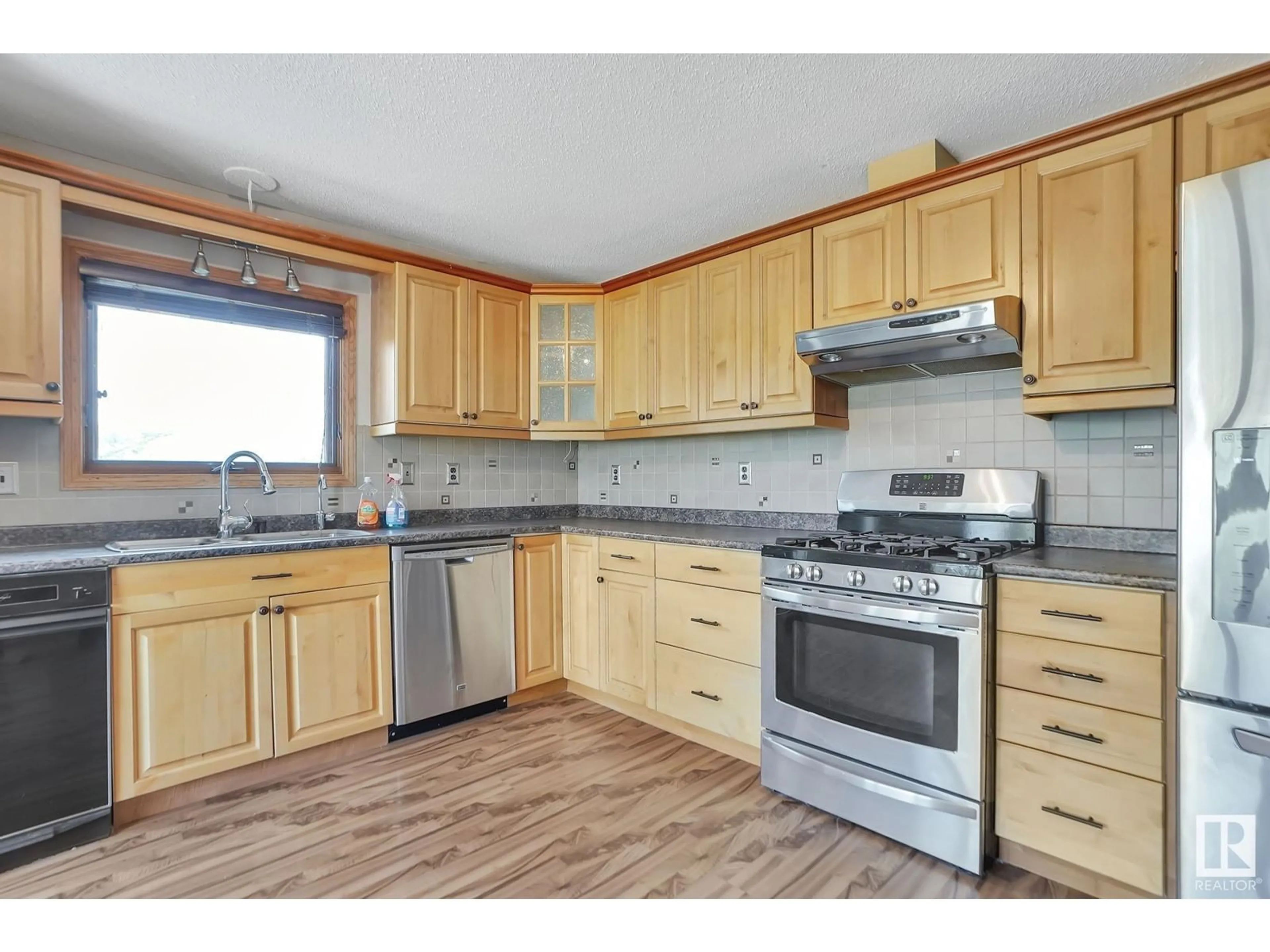 Standard kitchen, wood/laminate floor for 4907 51 AV, Bon Accord Alberta T0A0K0