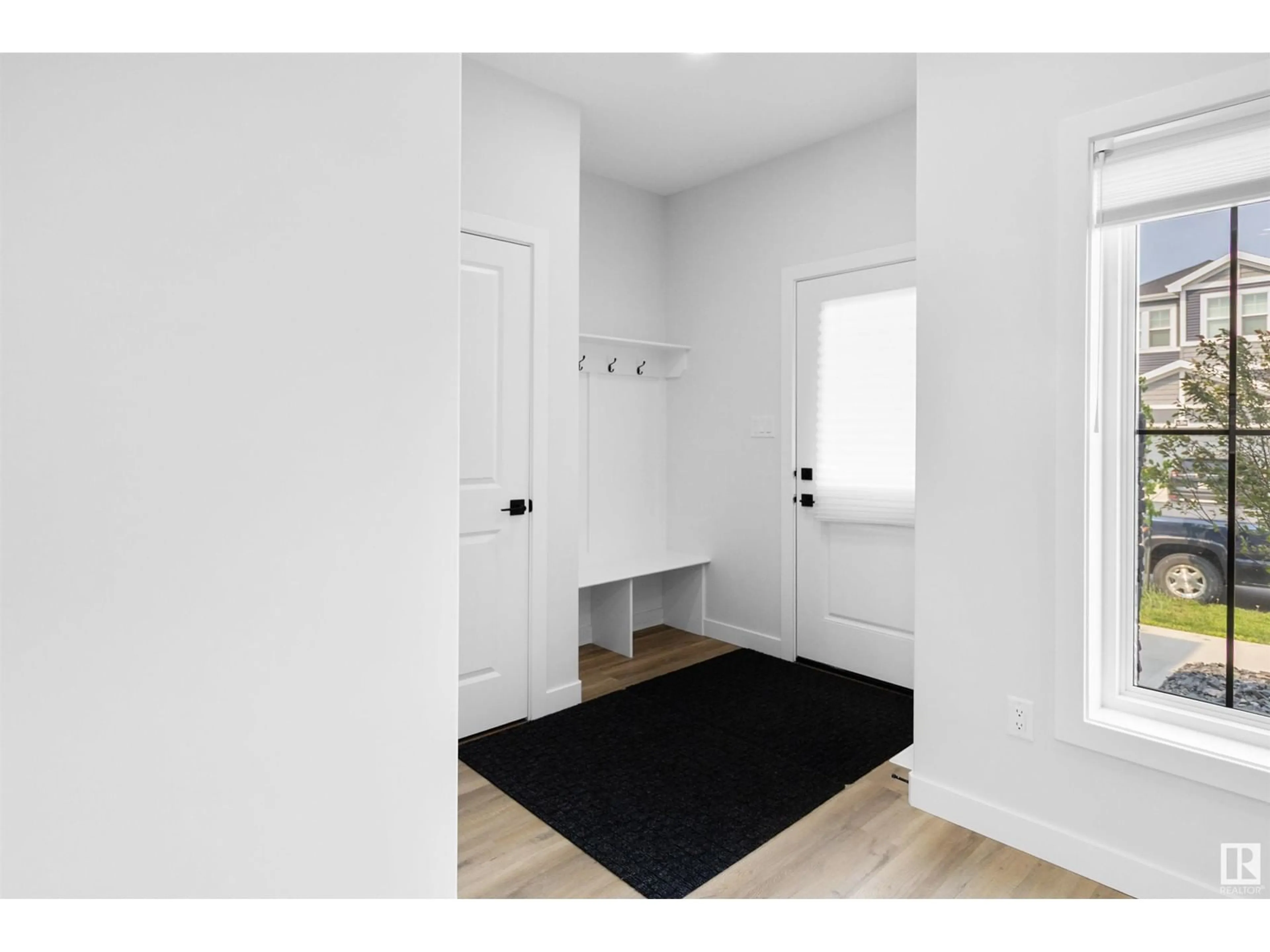 Indoor entryway for 1209 EATON LN, Edmonton Alberta T6M1M9
