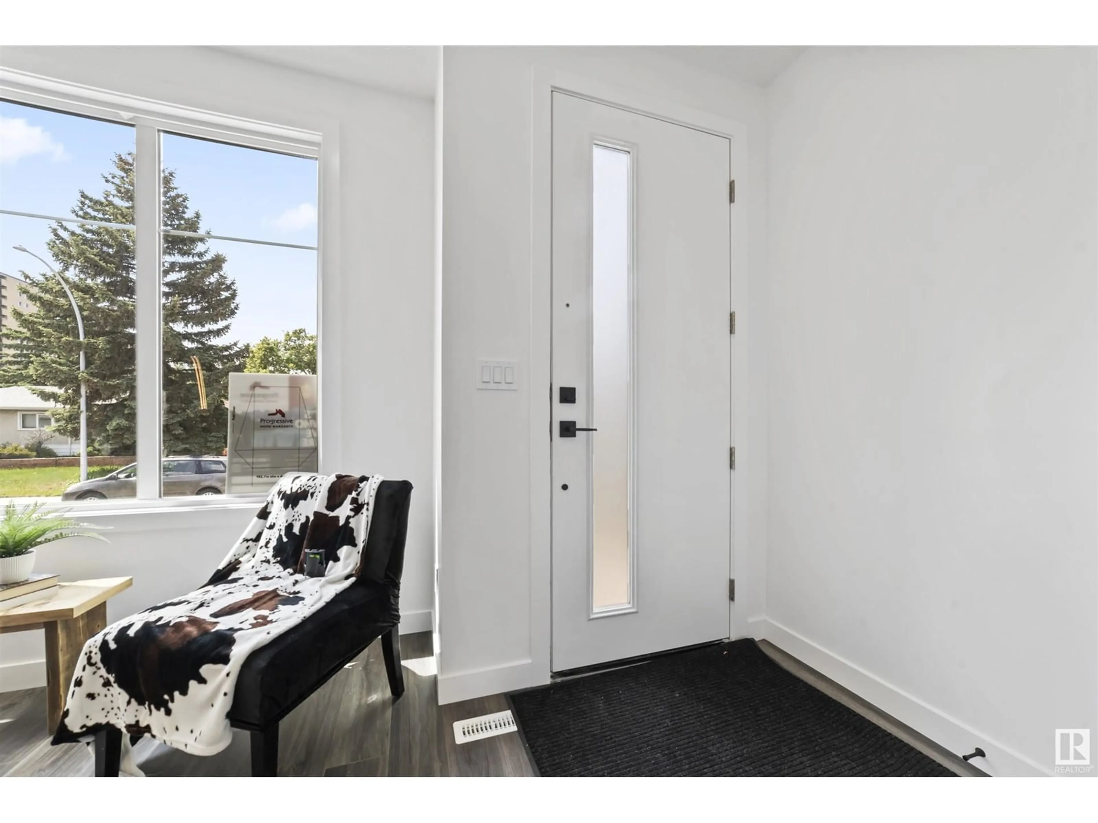 Indoor entryway for NW - 4725 105B ST, Edmonton Alberta T6H2R7