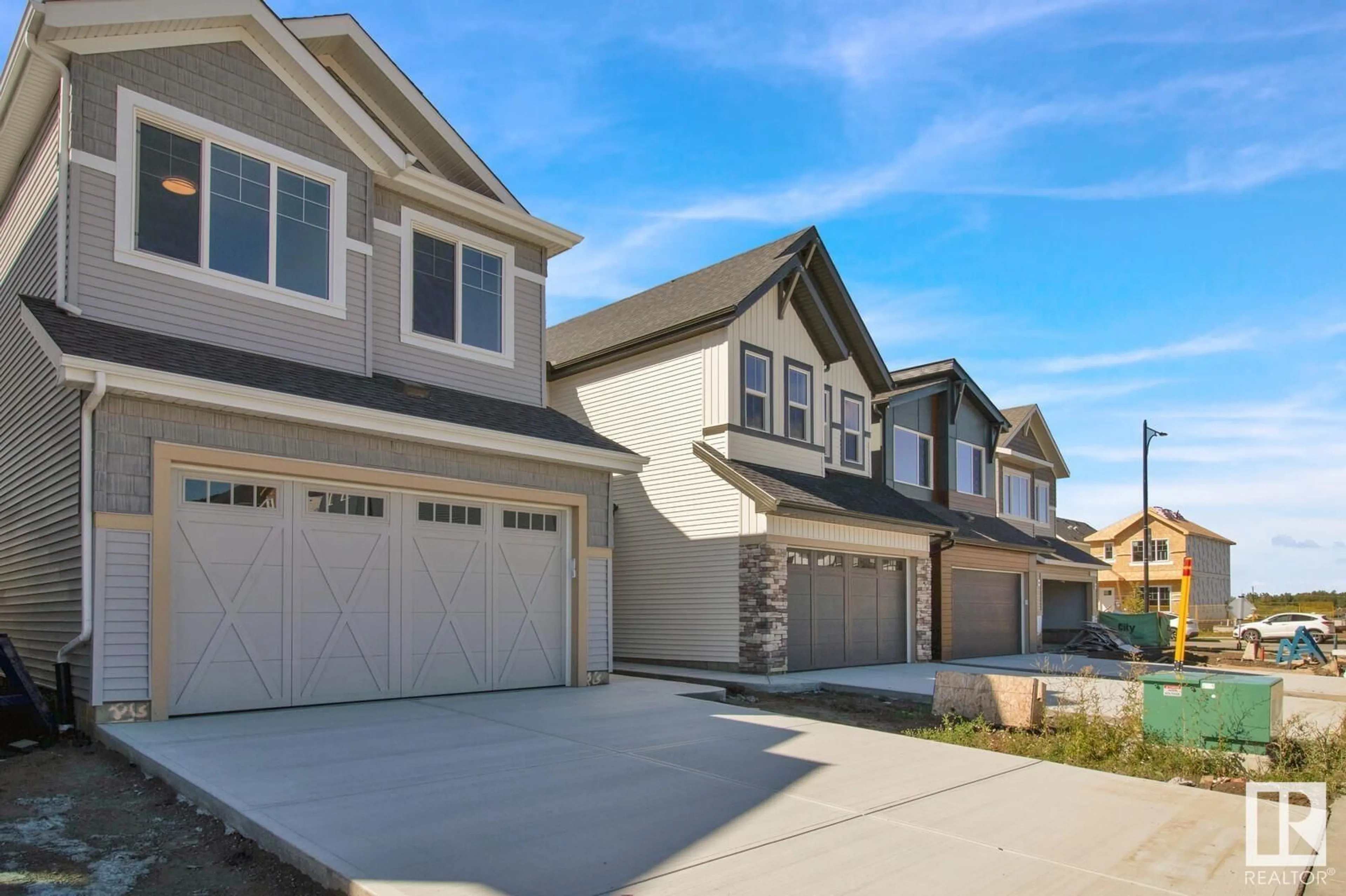 Home with vinyl exterior material, street for 6007 EDMONDS PL, Edmonton Alberta T6M1S1