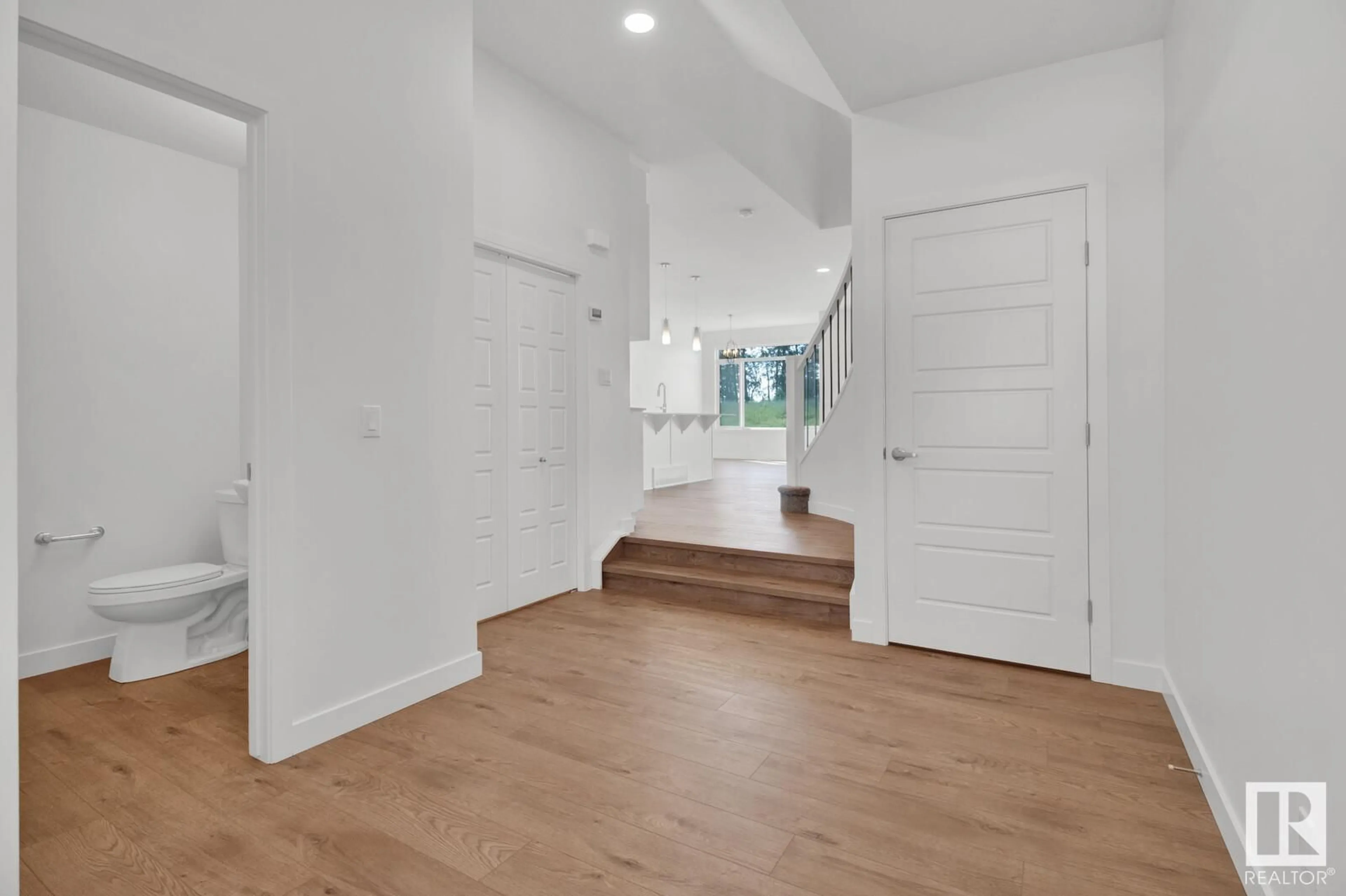 Indoor entryway for 6007 EDMONDS PL, Edmonton Alberta T6M1S1