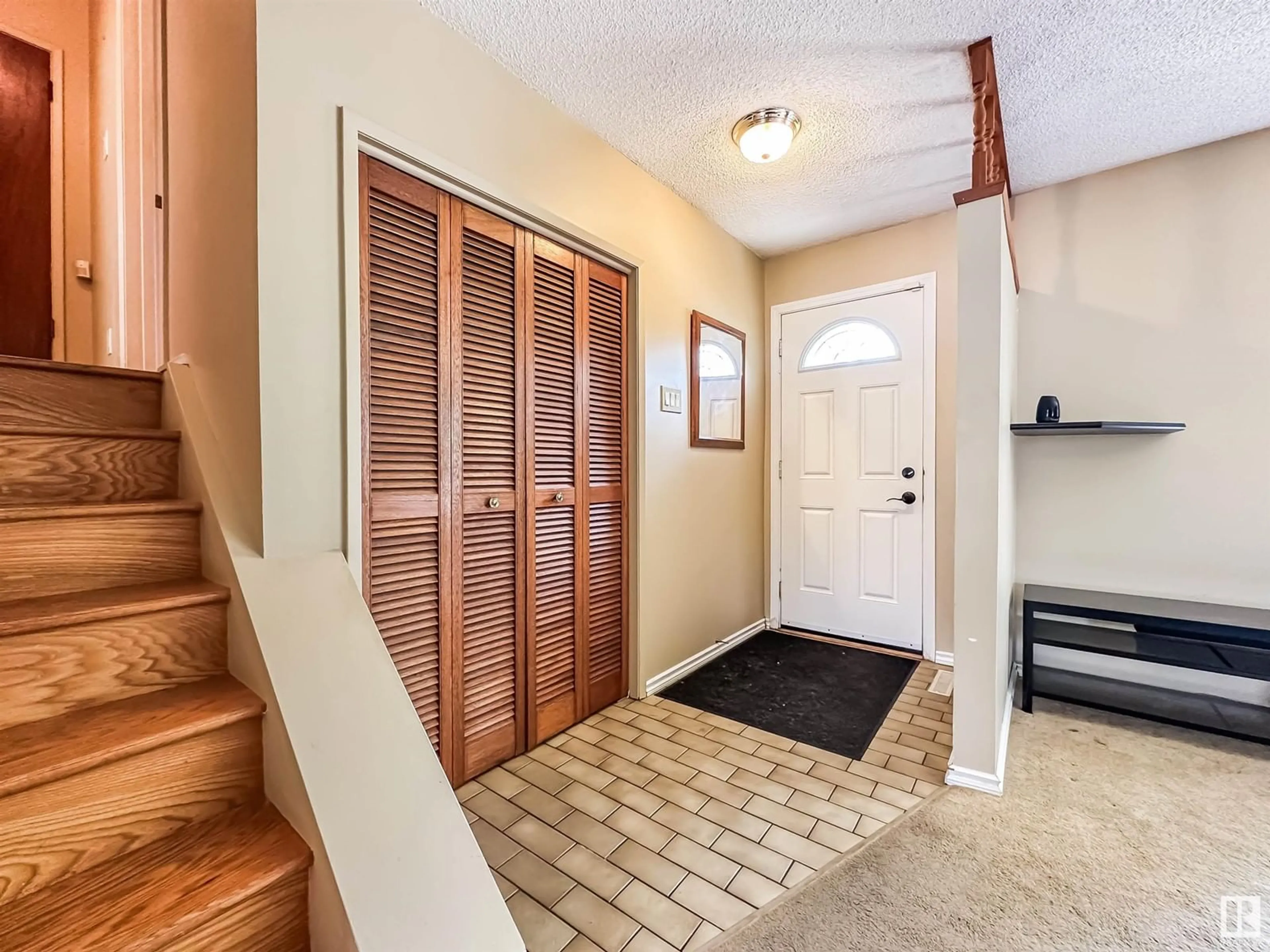 Indoor entryway for 11744 37 AV, Edmonton Alberta T6J0J2