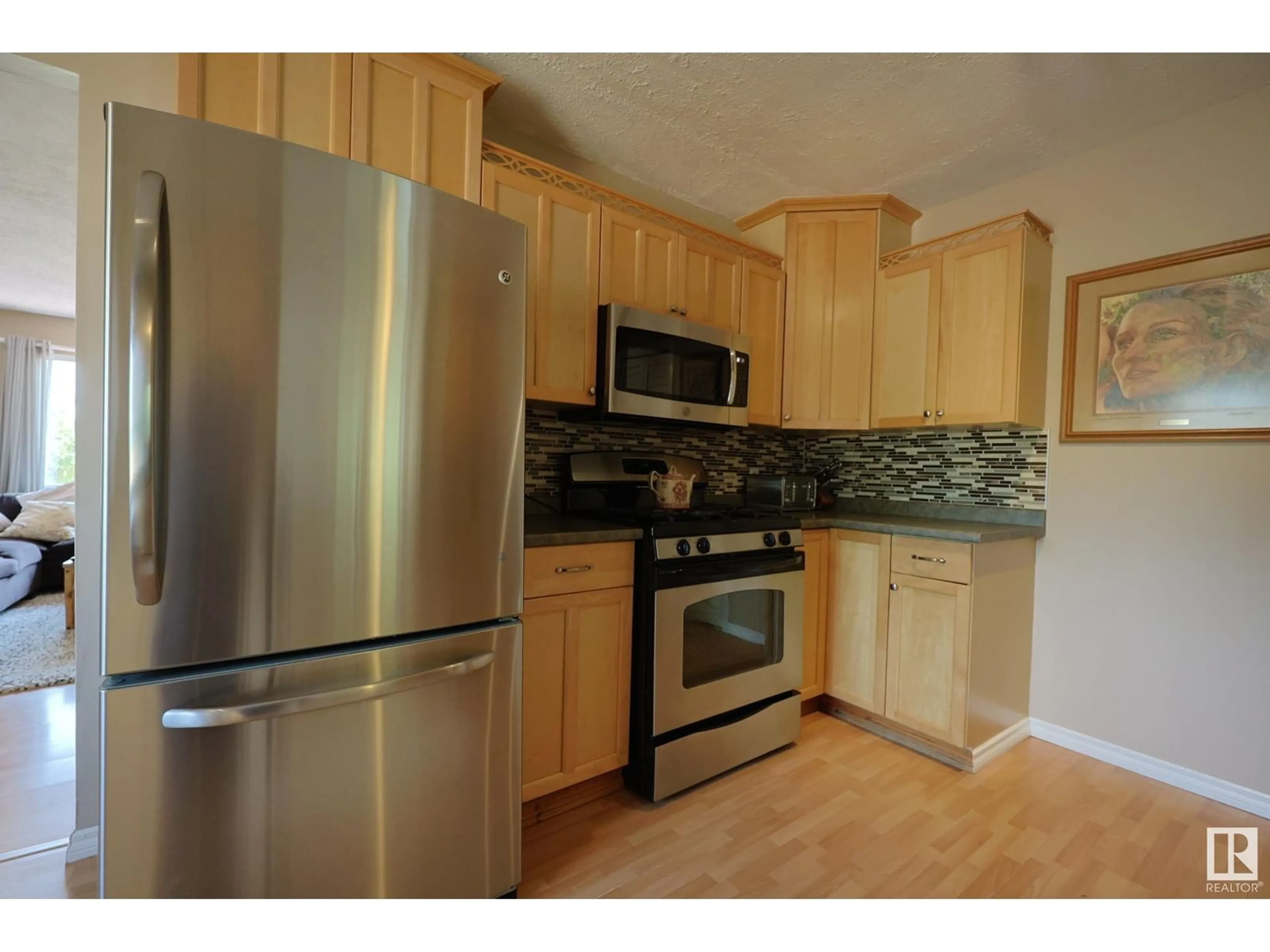Standard kitchen, wood/laminate floor for 23222 TWP RD 560, Gibbons Alberta T0A1N0