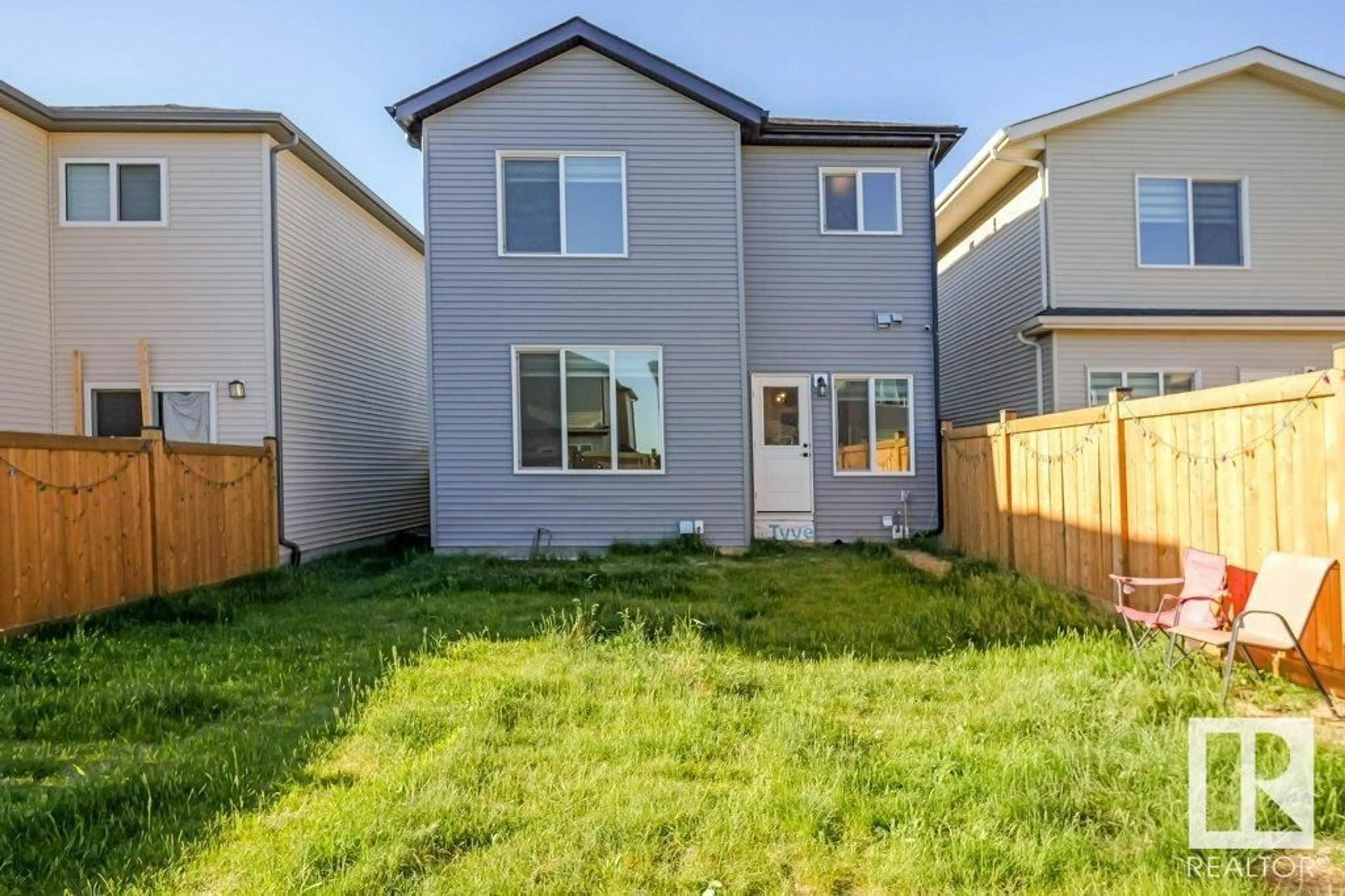 A pic from outside/outdoor area/front of a property/back of a property/a pic from drone, street for 520 BLUFF LN, Leduc Alberta T9E1R5