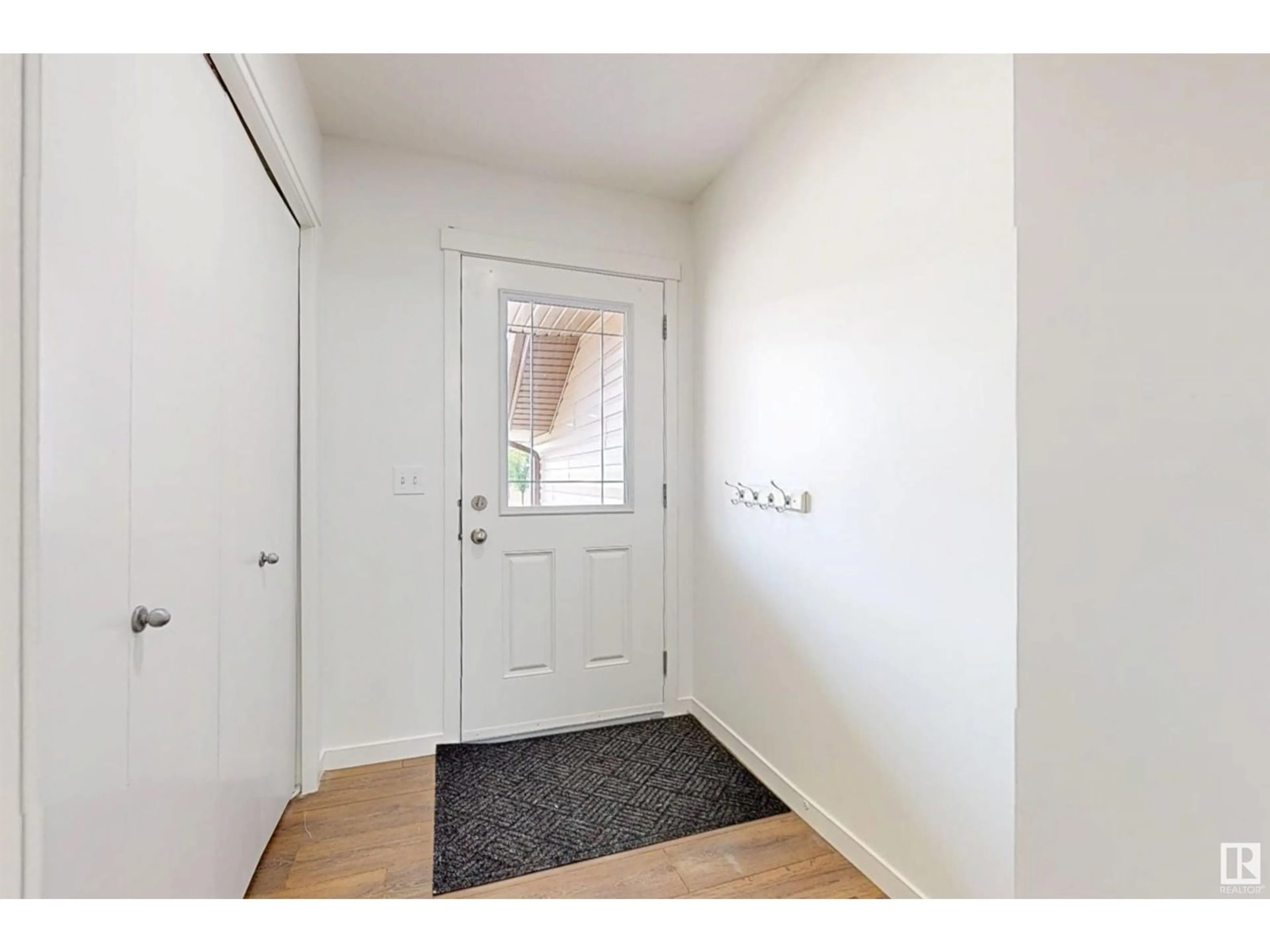 Indoor entryway for 7331 ARMOUR CR, Edmonton Alberta T6W2S2