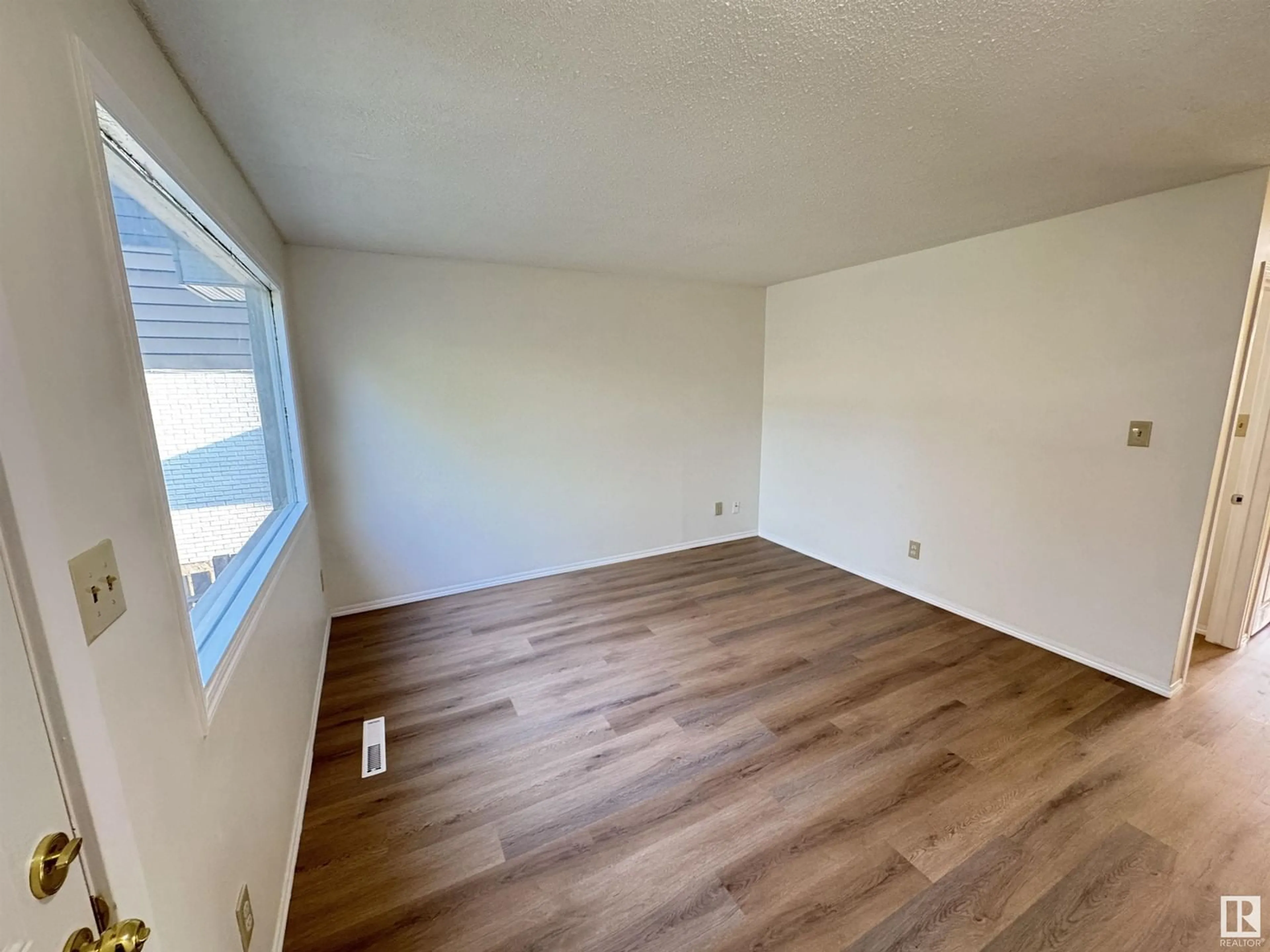 A pic of a room for NW - 13140 65 ST, Edmonton Alberta T5A1A3