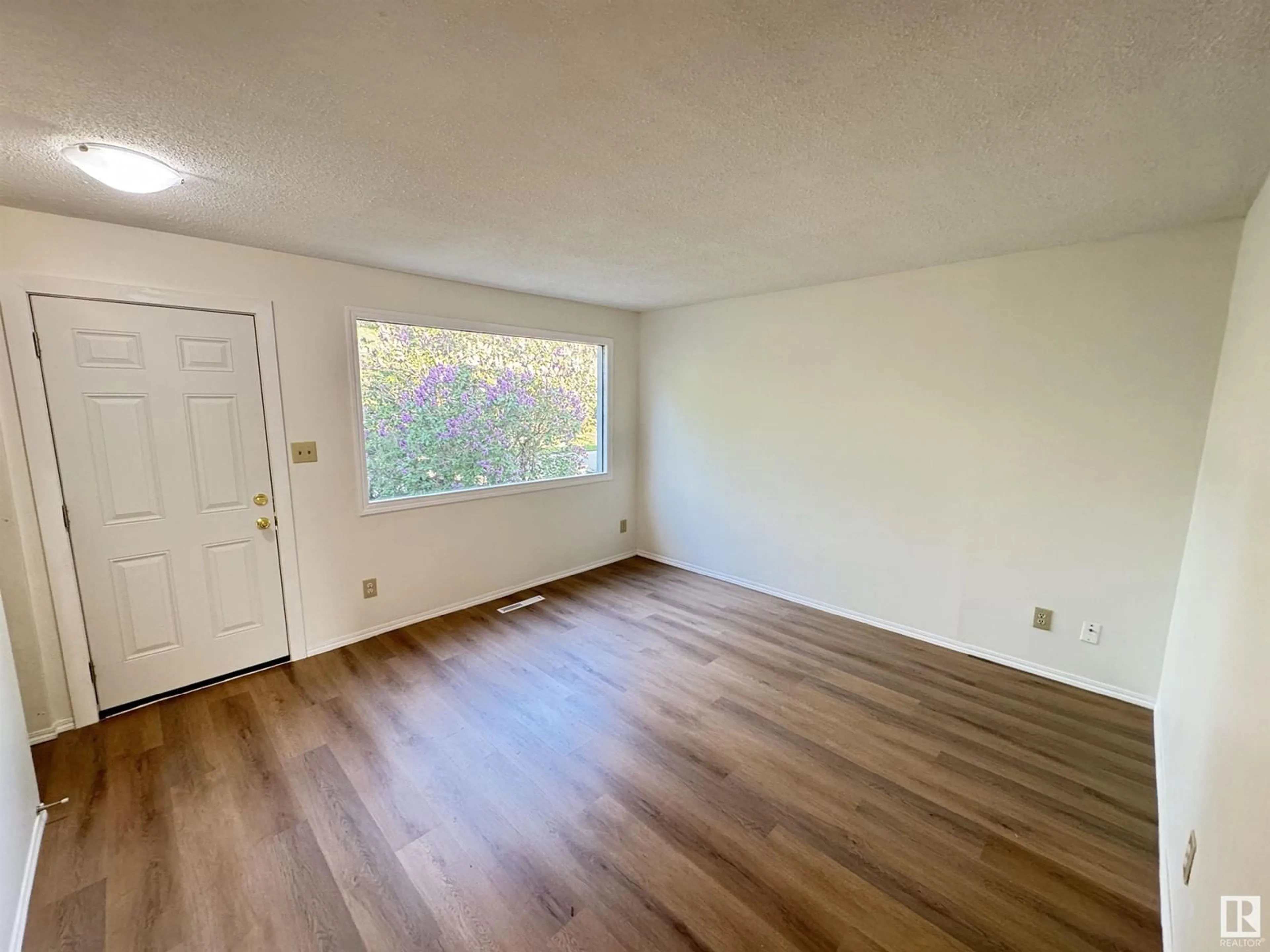 A pic of a room for NW - 13140 65 ST, Edmonton Alberta T5A1A3