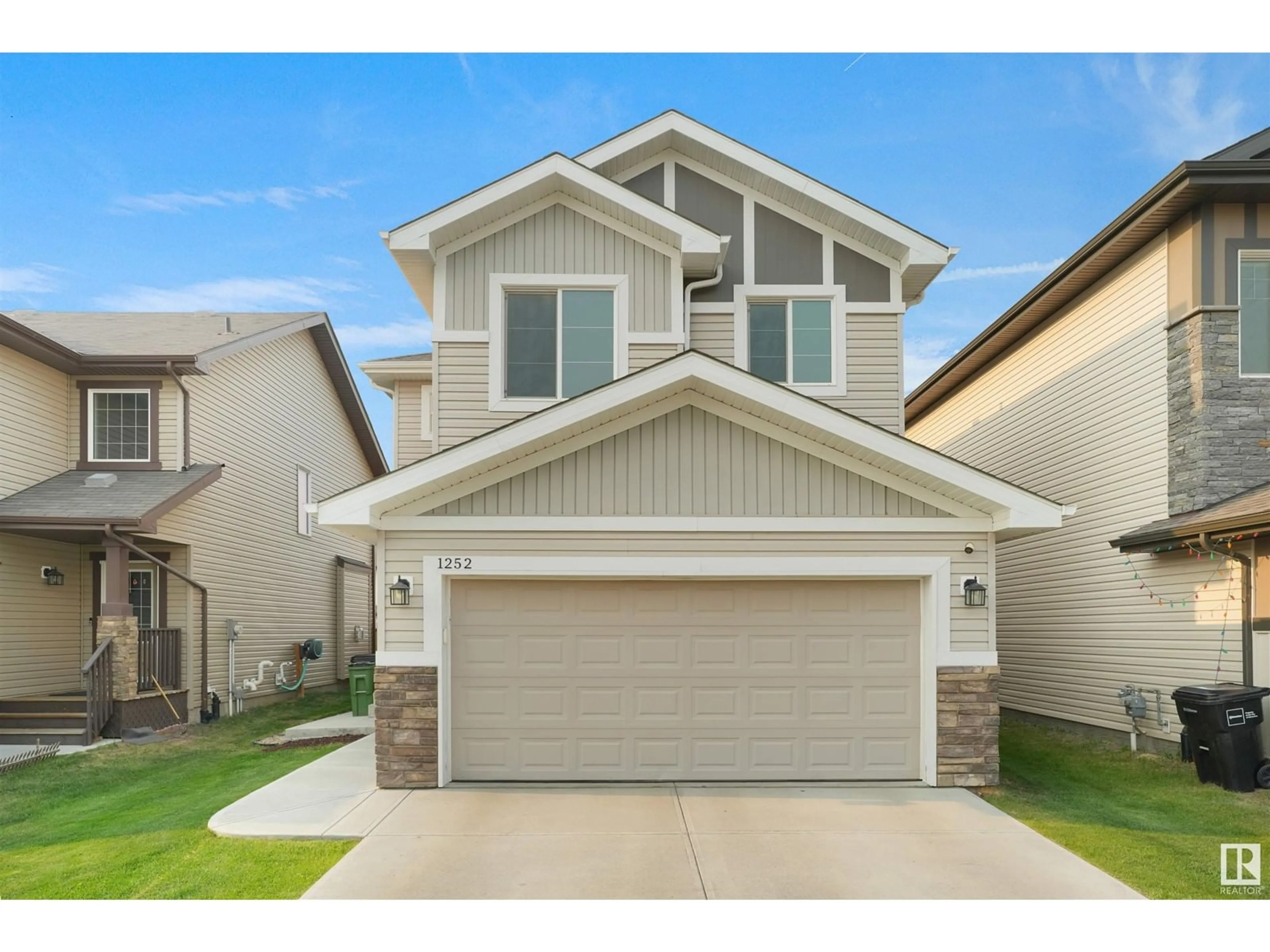 Home with vinyl exterior material, street for 1252 25 AV, Edmonton Alberta T6T2E5