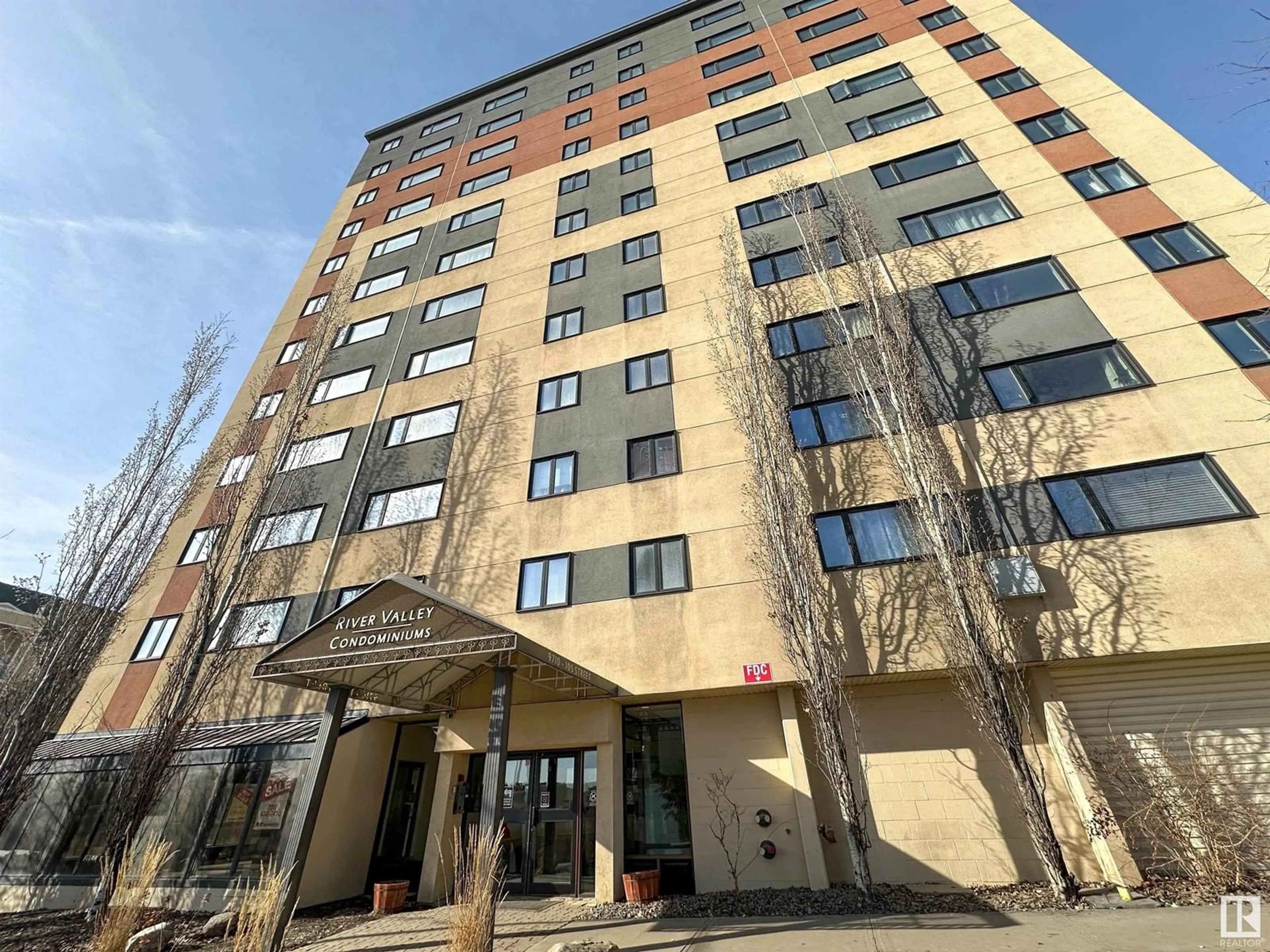 Indoor foyer for #602 - 9710 105 ST, Edmonton Alberta T5K1A4