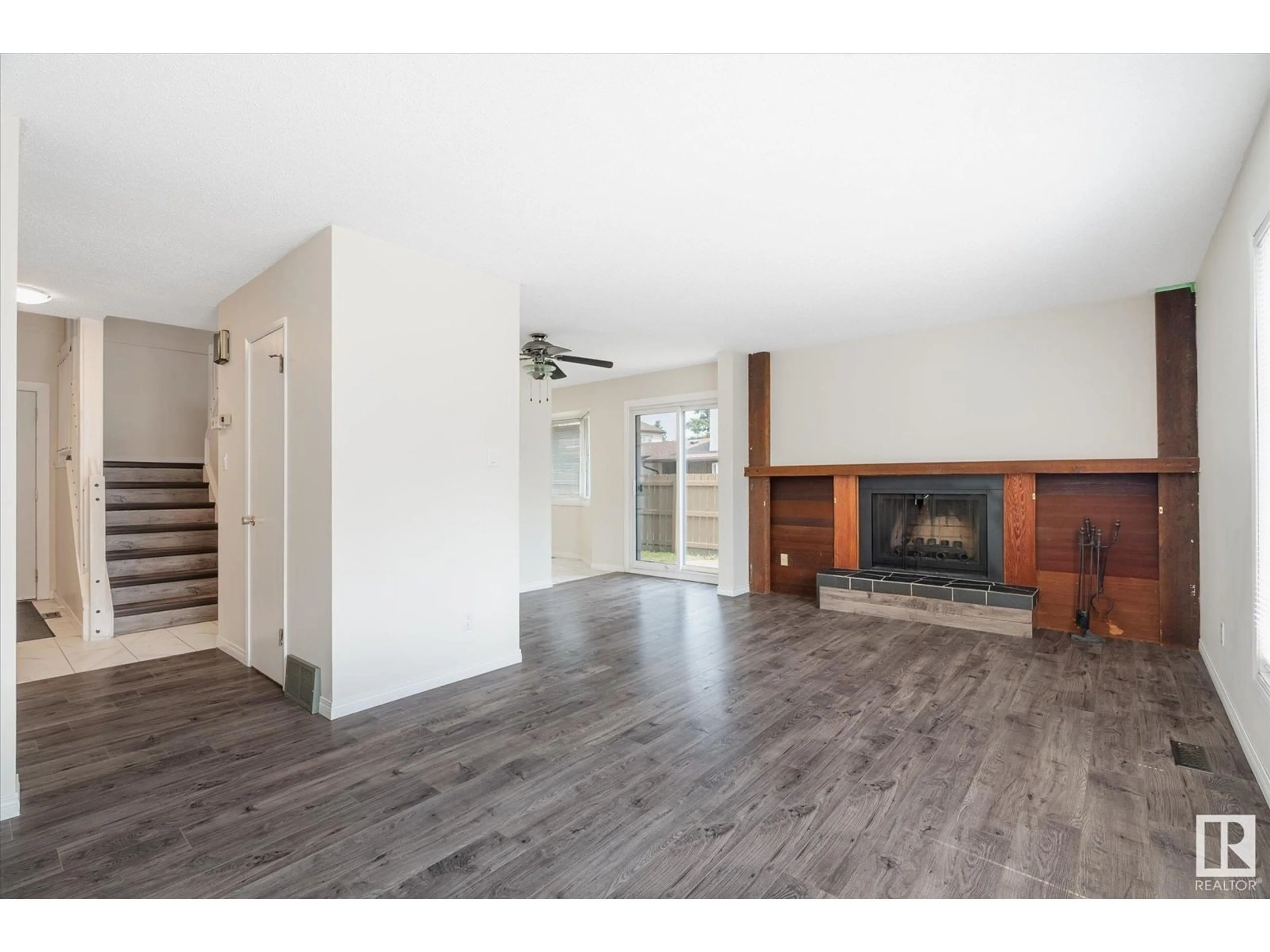 Unknown for 7061 32 AV, Edmonton Alberta T6K2K9
