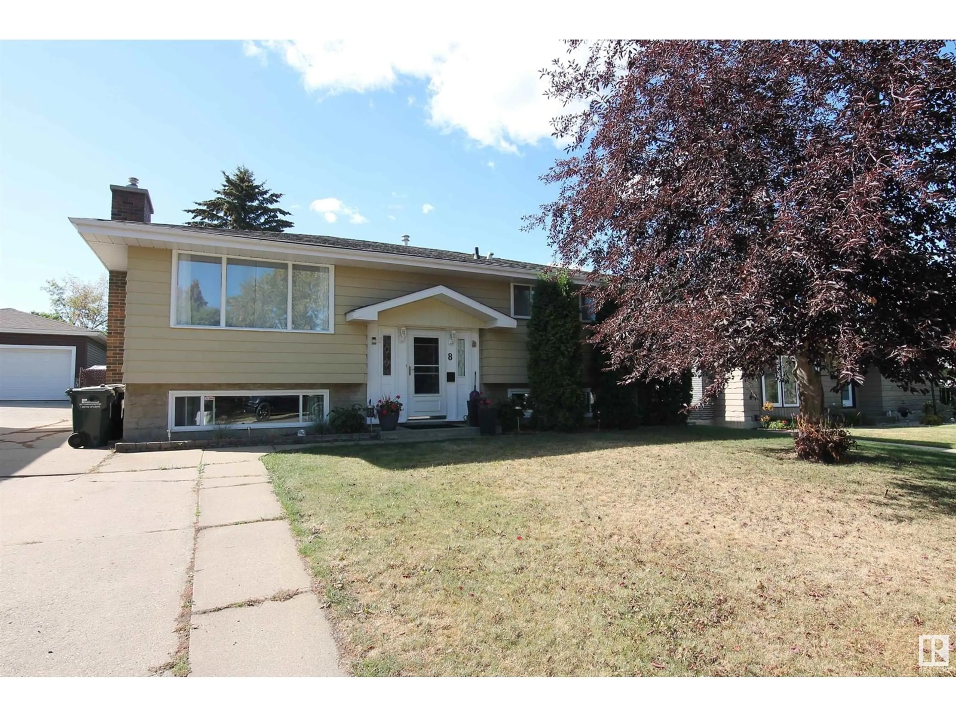 Home with vinyl exterior material, street for 8 MEADOWBROOK RD, Sherwood Park Alberta T8A0N8