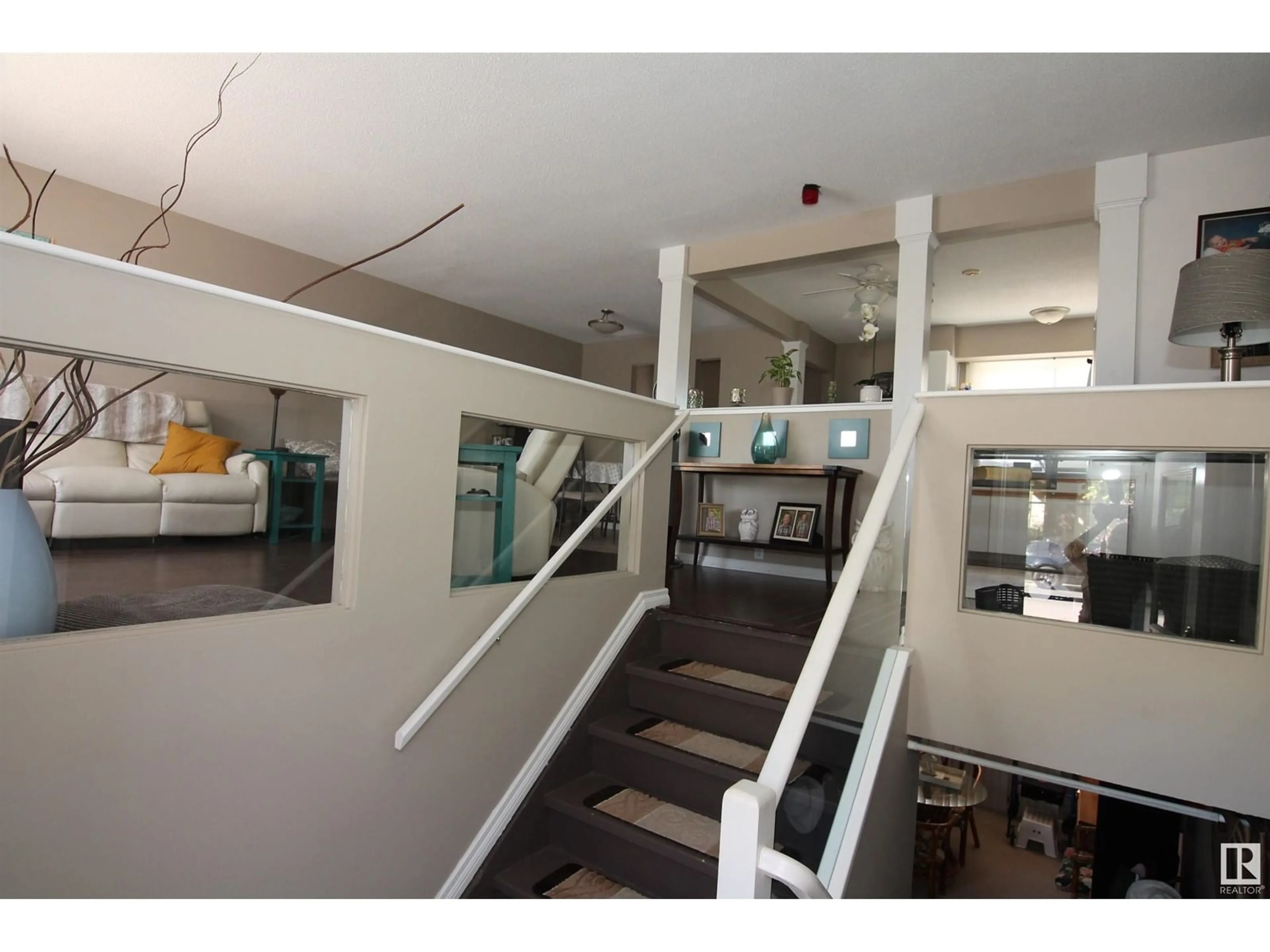 Indoor foyer for 8 MEADOWBROOK RD, Sherwood Park Alberta T8A0N8