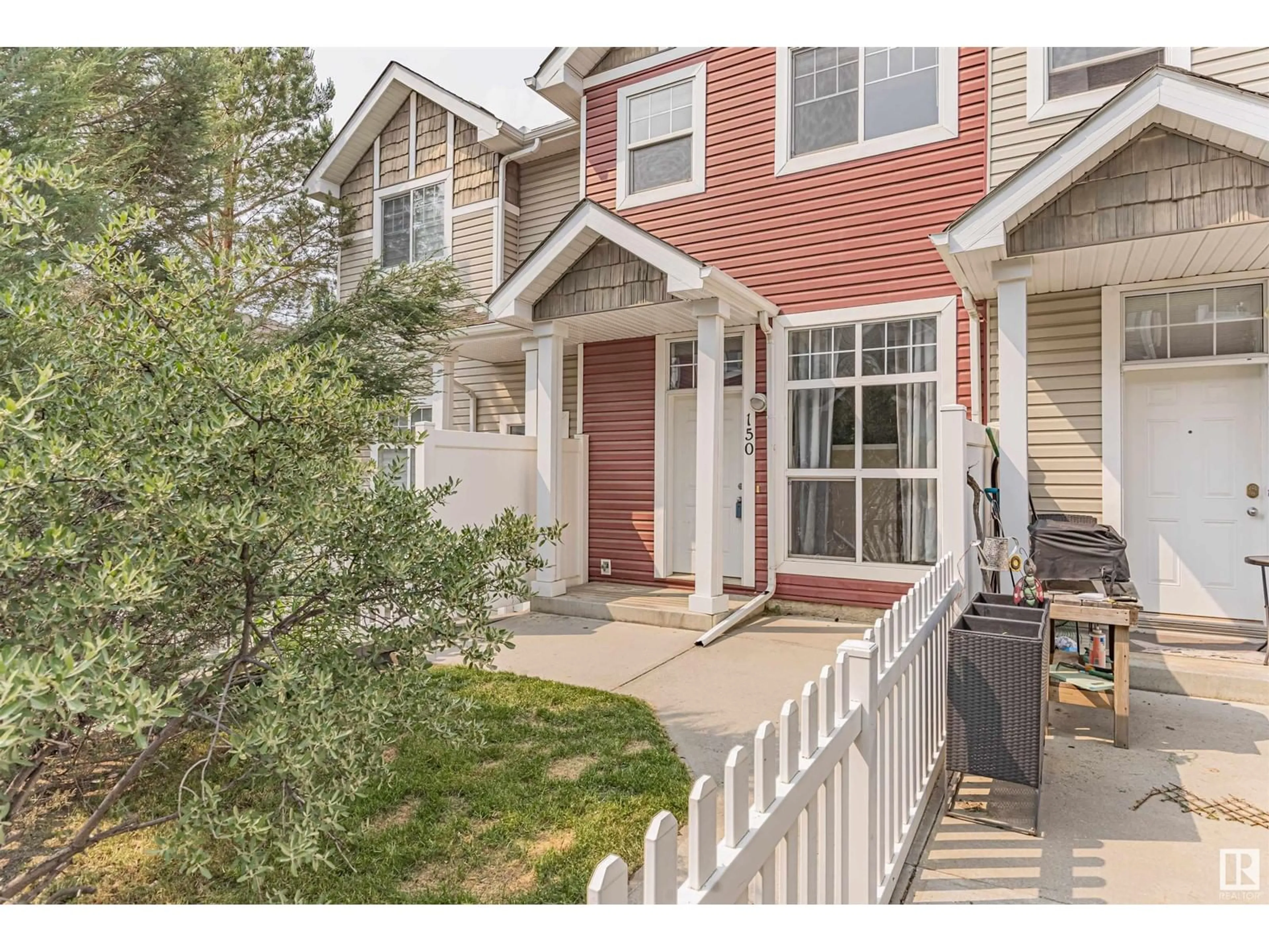 Home with vinyl exterior material, street for 5604 - 150 199 ST, Edmonton Alberta T6M2Z9
