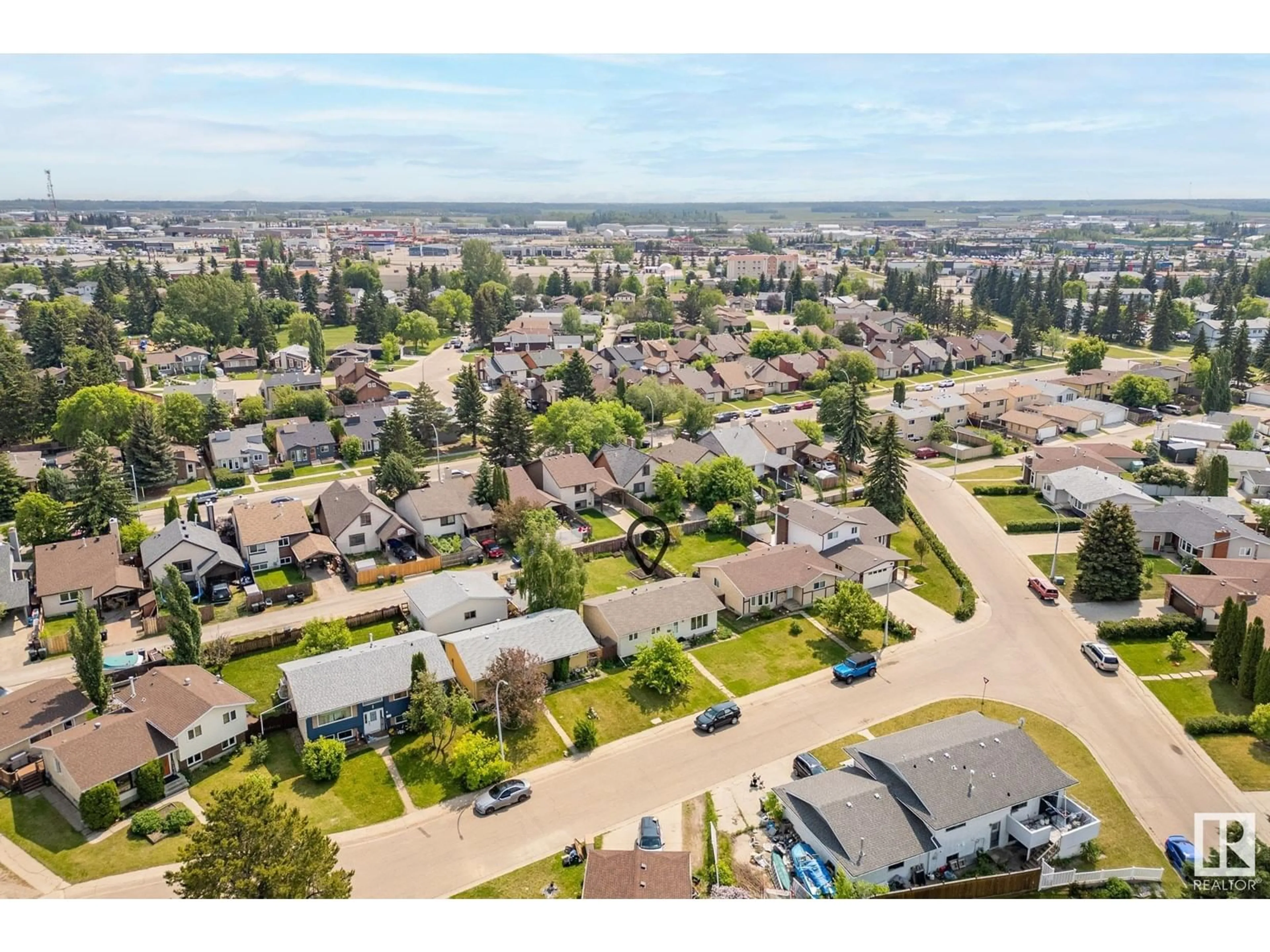 A pic from outside/outdoor area/front of a property/back of a property/a pic from drone, street for 5 WEST TERRACE PL, Spruce Grove Alberta T7X1T7