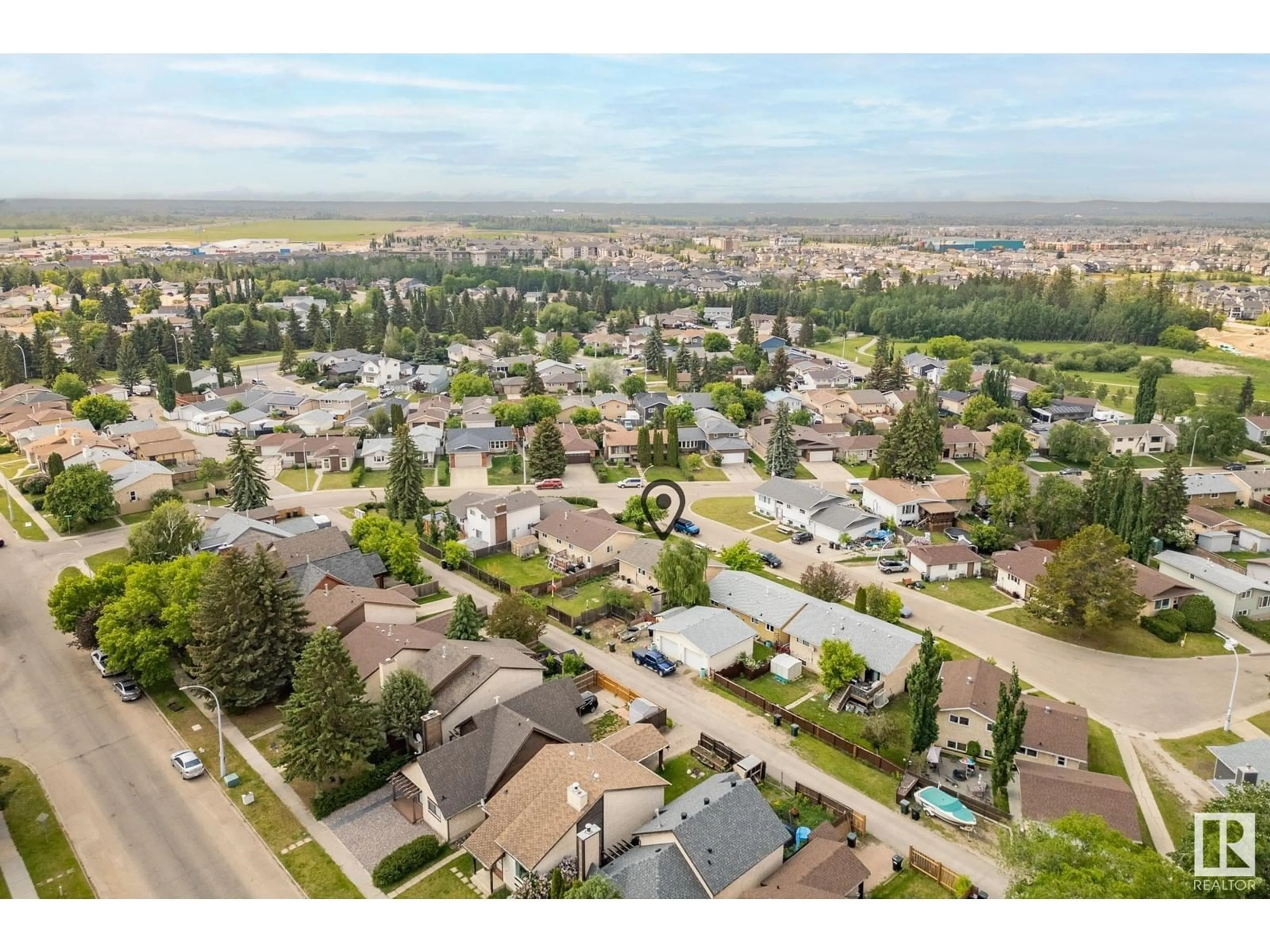 A pic from outside/outdoor area/front of a property/back of a property/a pic from drone, mountain view for 5 WEST TERRACE PL, Spruce Grove Alberta T7X1T7