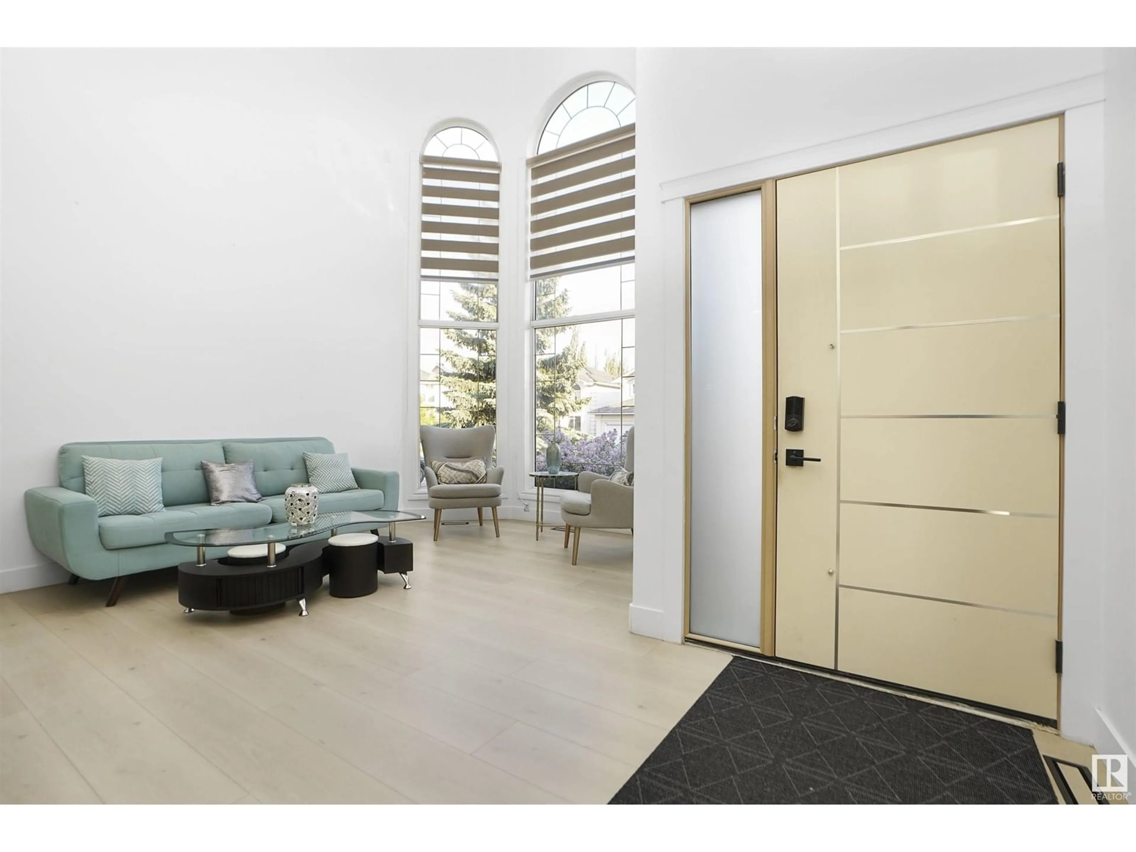 Indoor foyer for 572 BUTTERWORTH WY, Edmonton Alberta T6R2P6