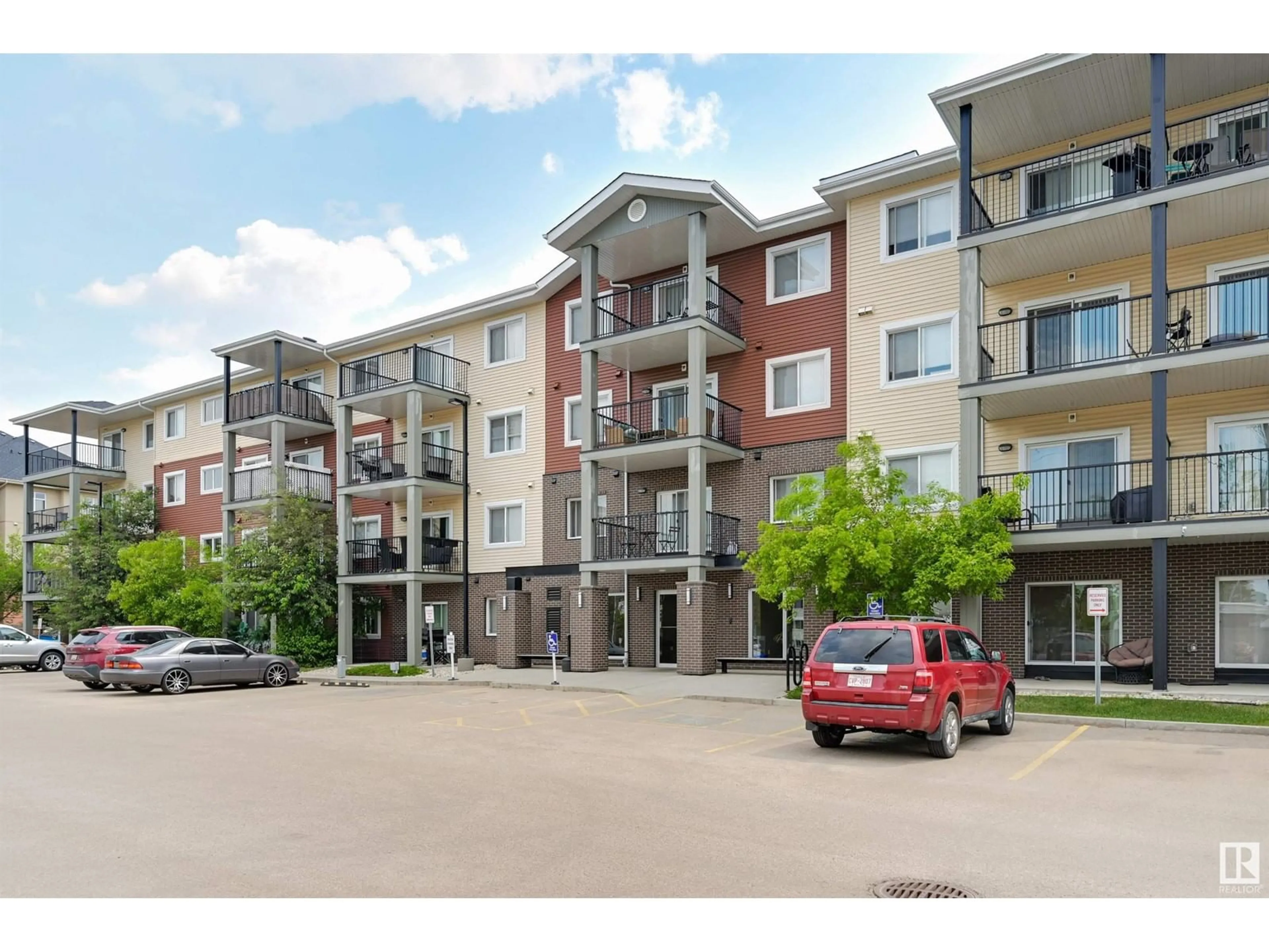 Unknown for 213 - 7711 71 ST, Edmonton Alberta T6B3W3
