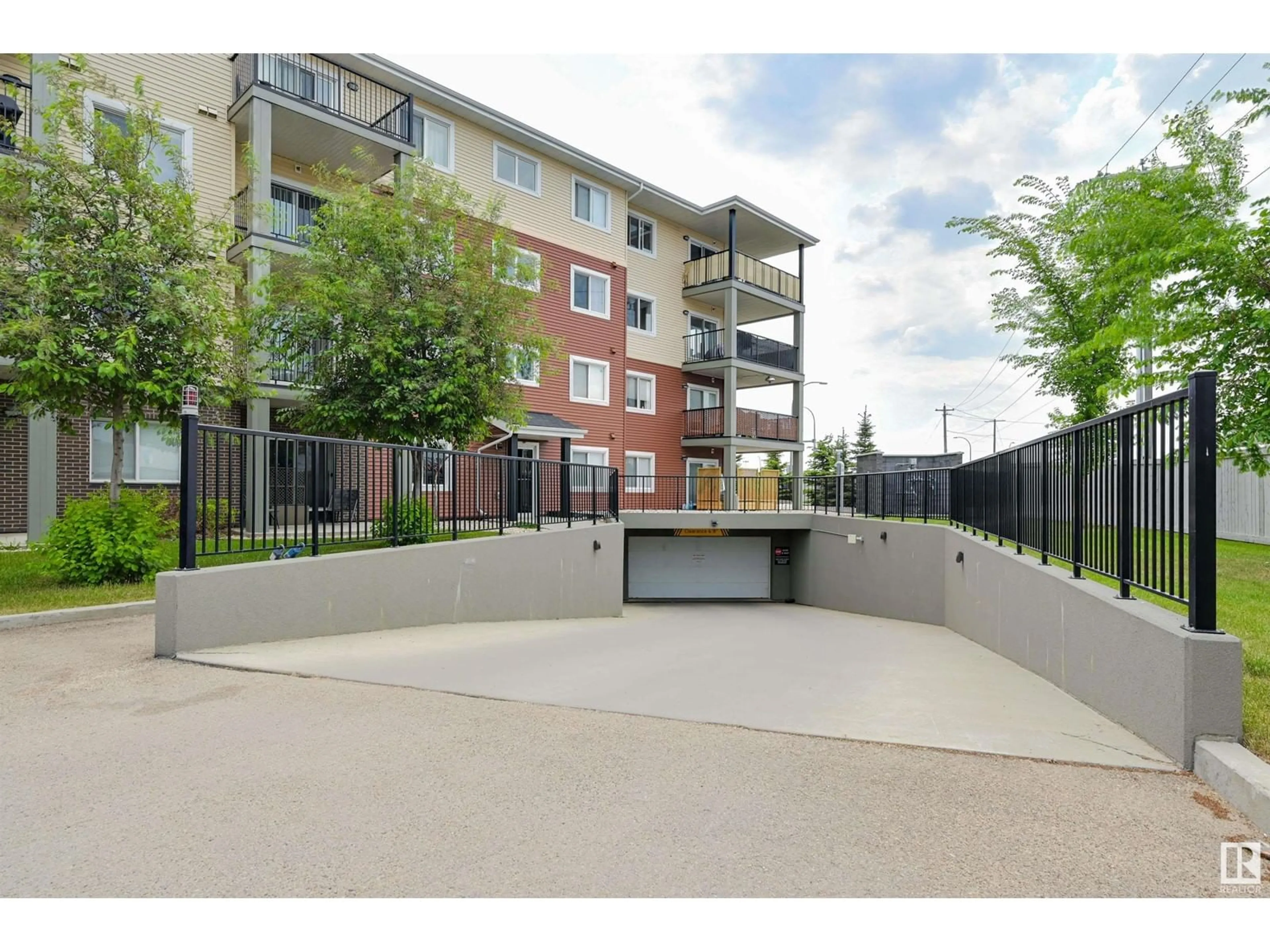 Patio, street for 213 - 7711 71 ST, Edmonton Alberta T6B3W3
