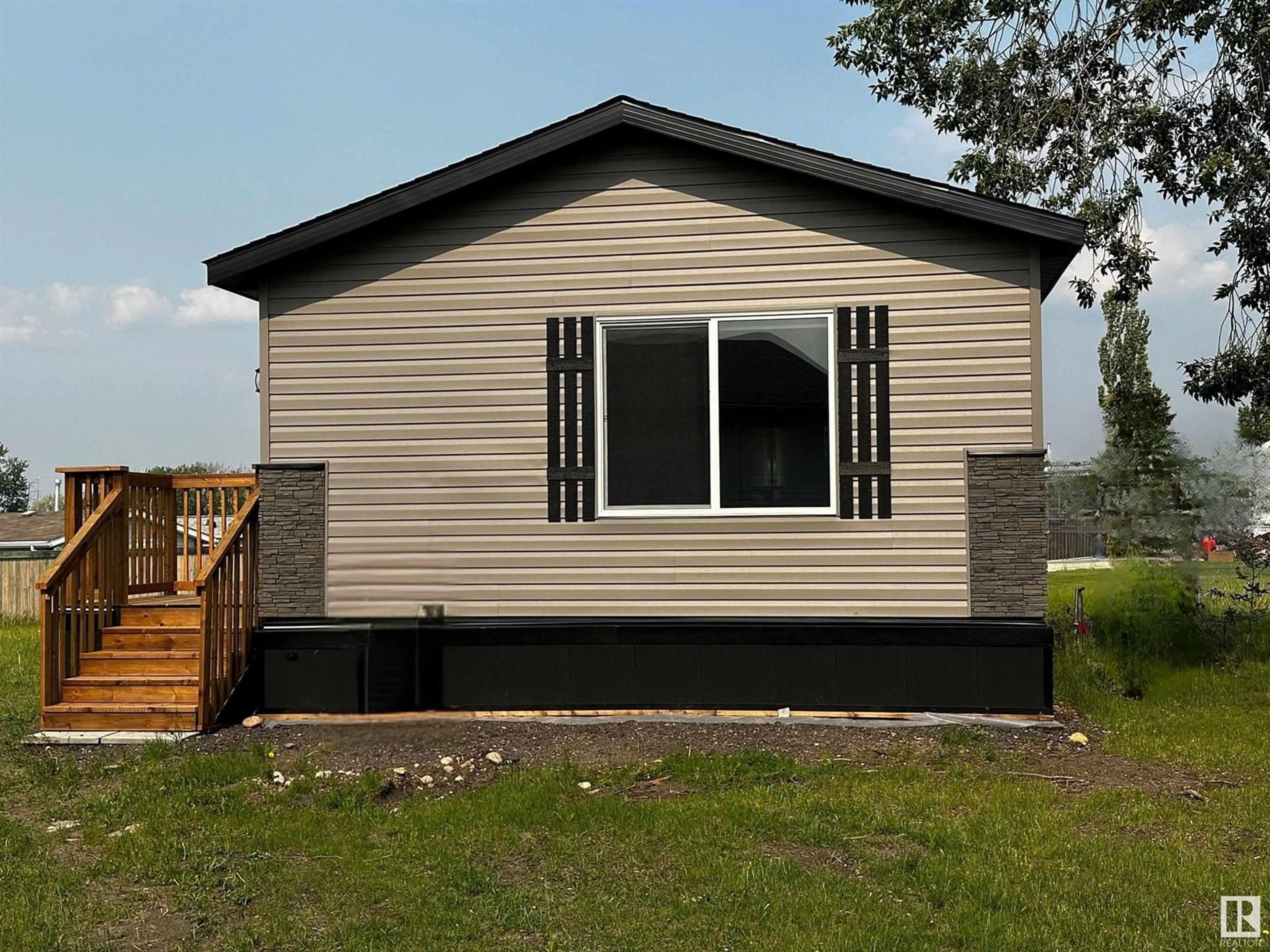 Home with vinyl exterior material, building for 74 WILLOW PARK ES, Leduc Alberta T9E5R5