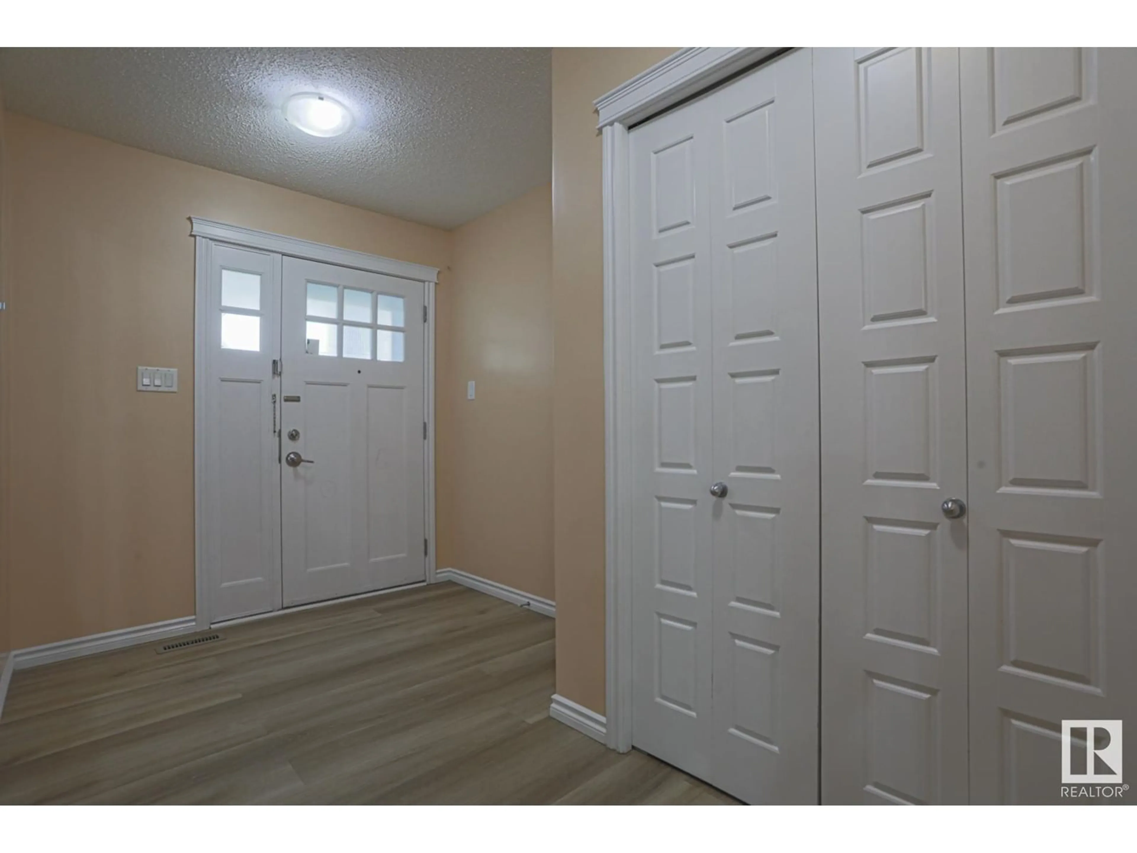 Indoor entryway for SW - 1411 CAREY WY, Edmonton Alberta T6W0Y8