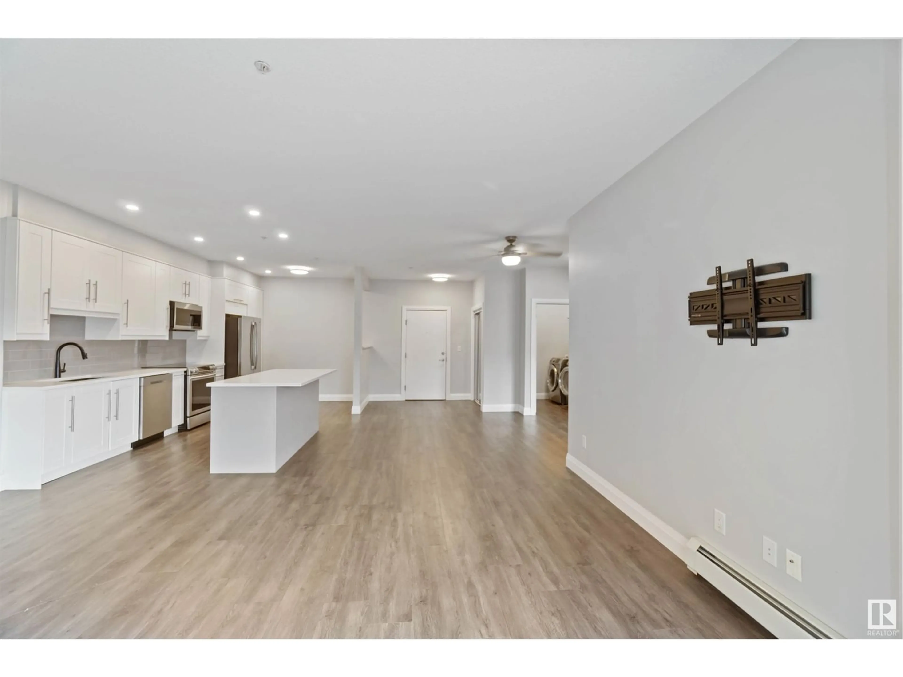 A pic of a room for #405 - 263 MACEWAN RD, Edmonton Alberta T6W0C4