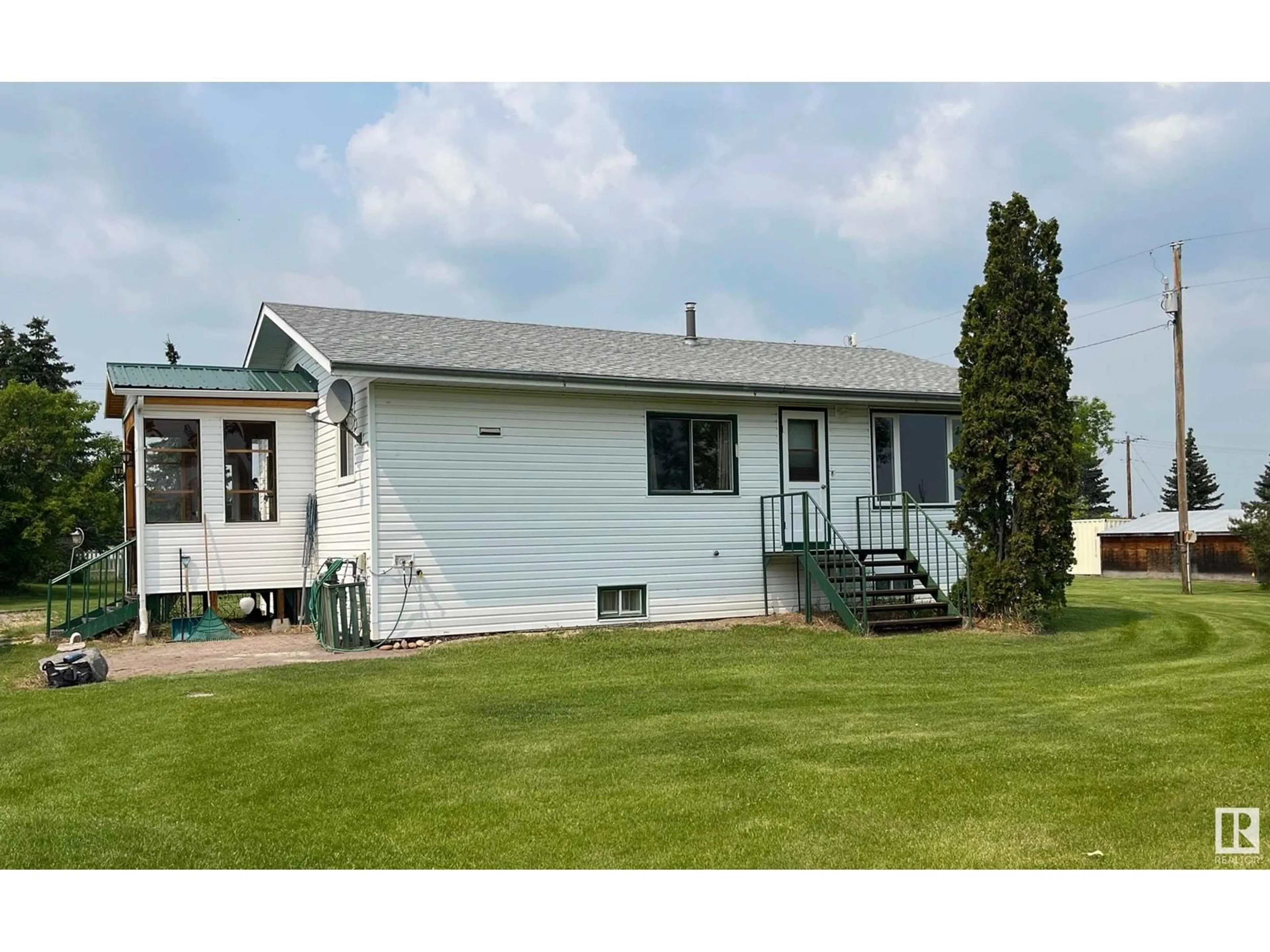 Home with vinyl exterior material, unknown for #102 - 56227 HWY 33, Rural Lac Ste. Anne County Alberta T0E1A0